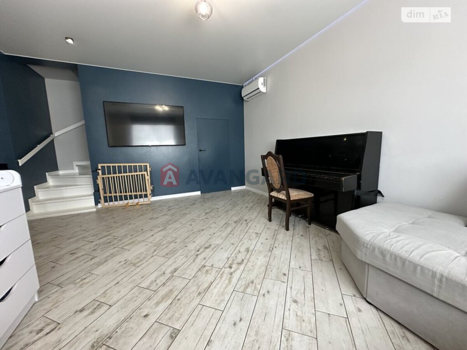 �������, 100 ��.�. ���� 7