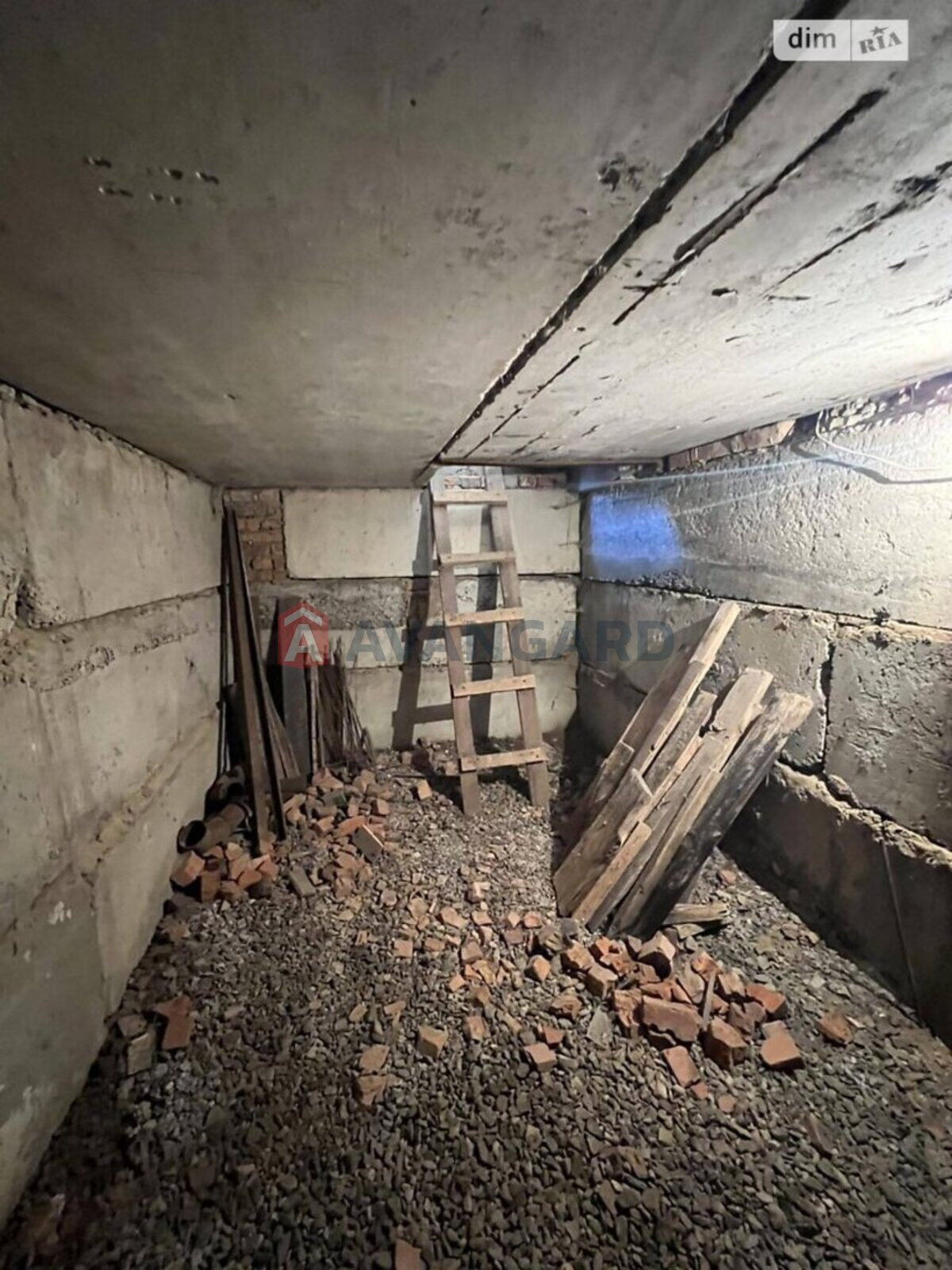 �������, 40 ��.�. ���� 9