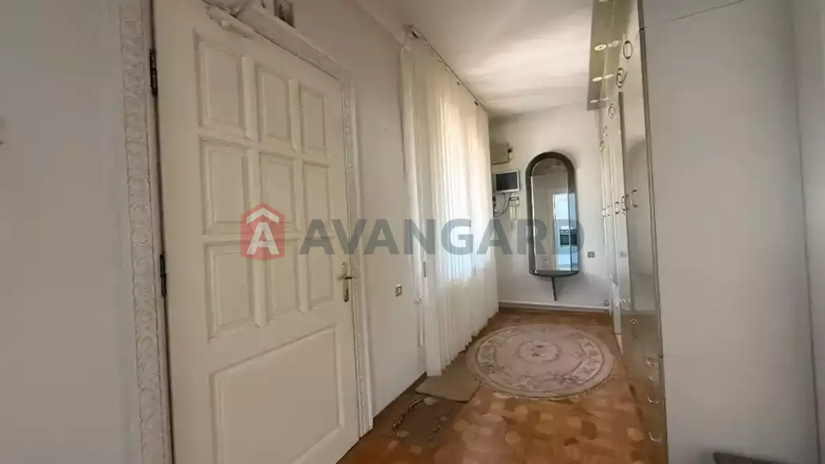 �������, 300 ��.�. ���� 18