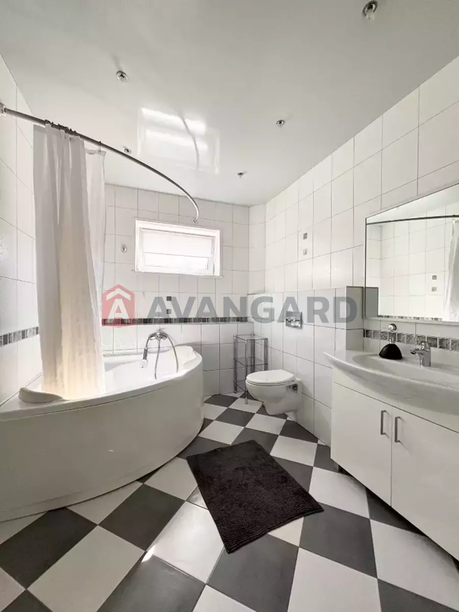 �������, 296 ��.�. ���� 13