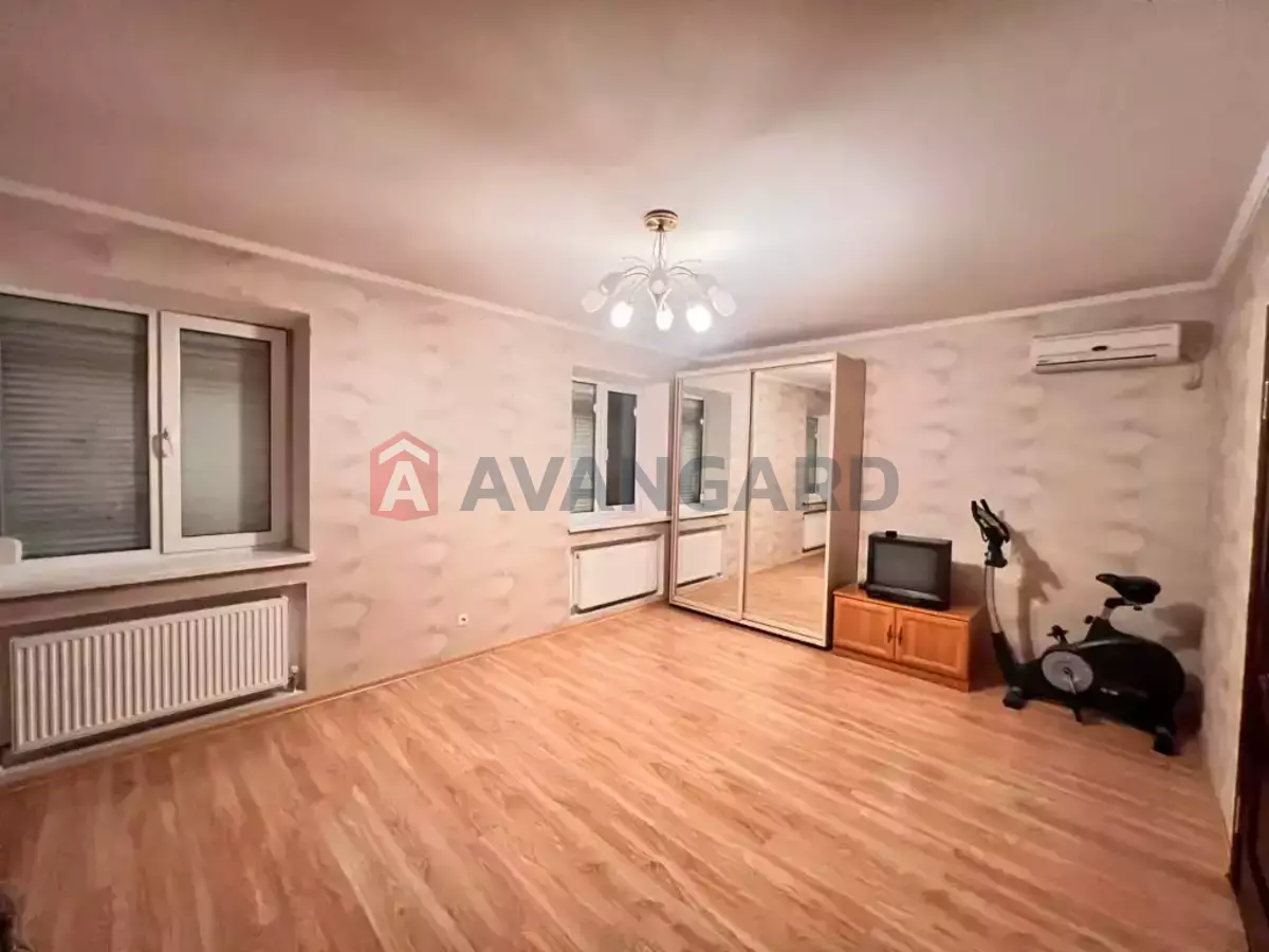 �������, 120 ��.�. ���� 8