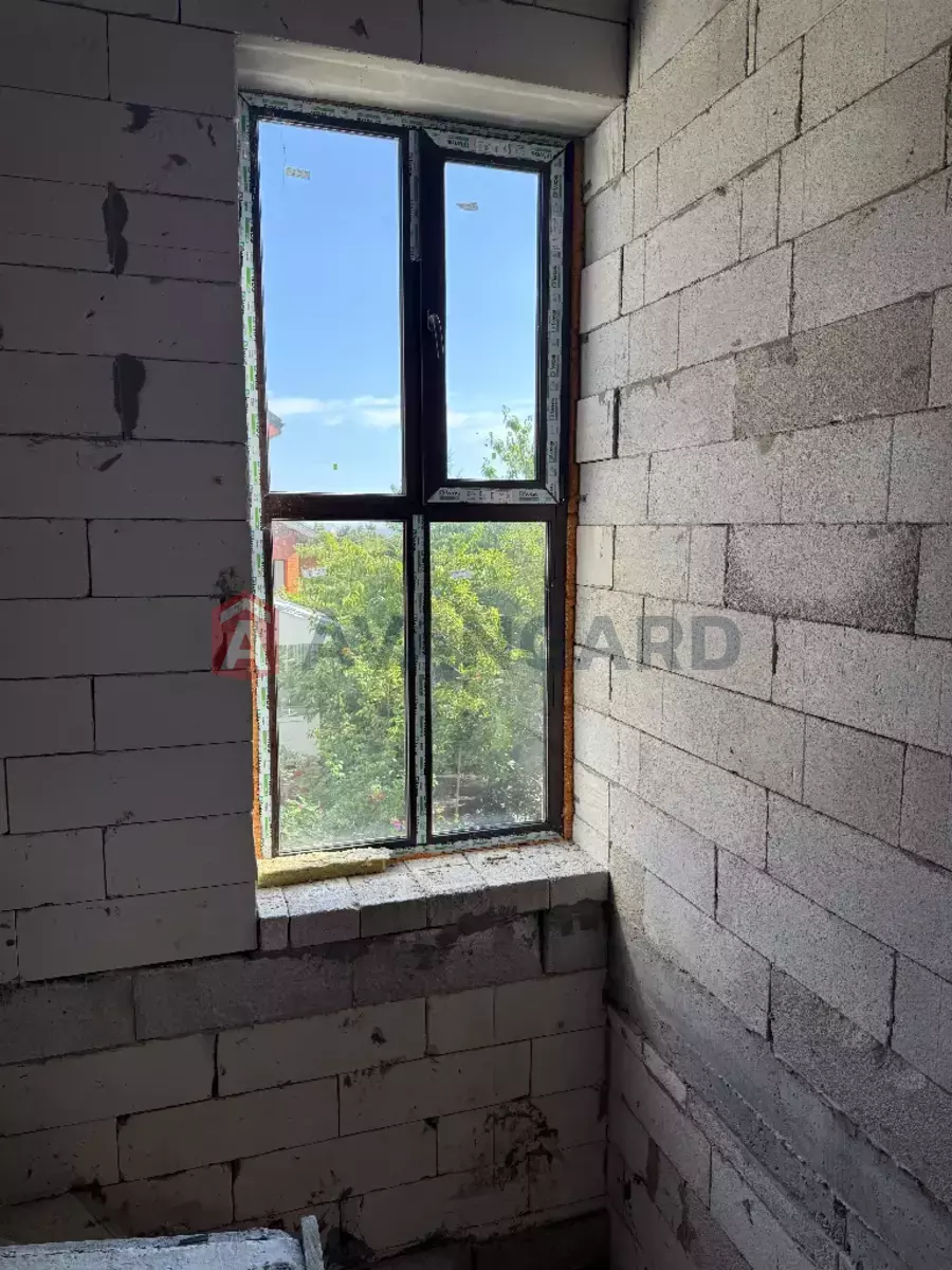 �������, 175 ��.�. ���� 10