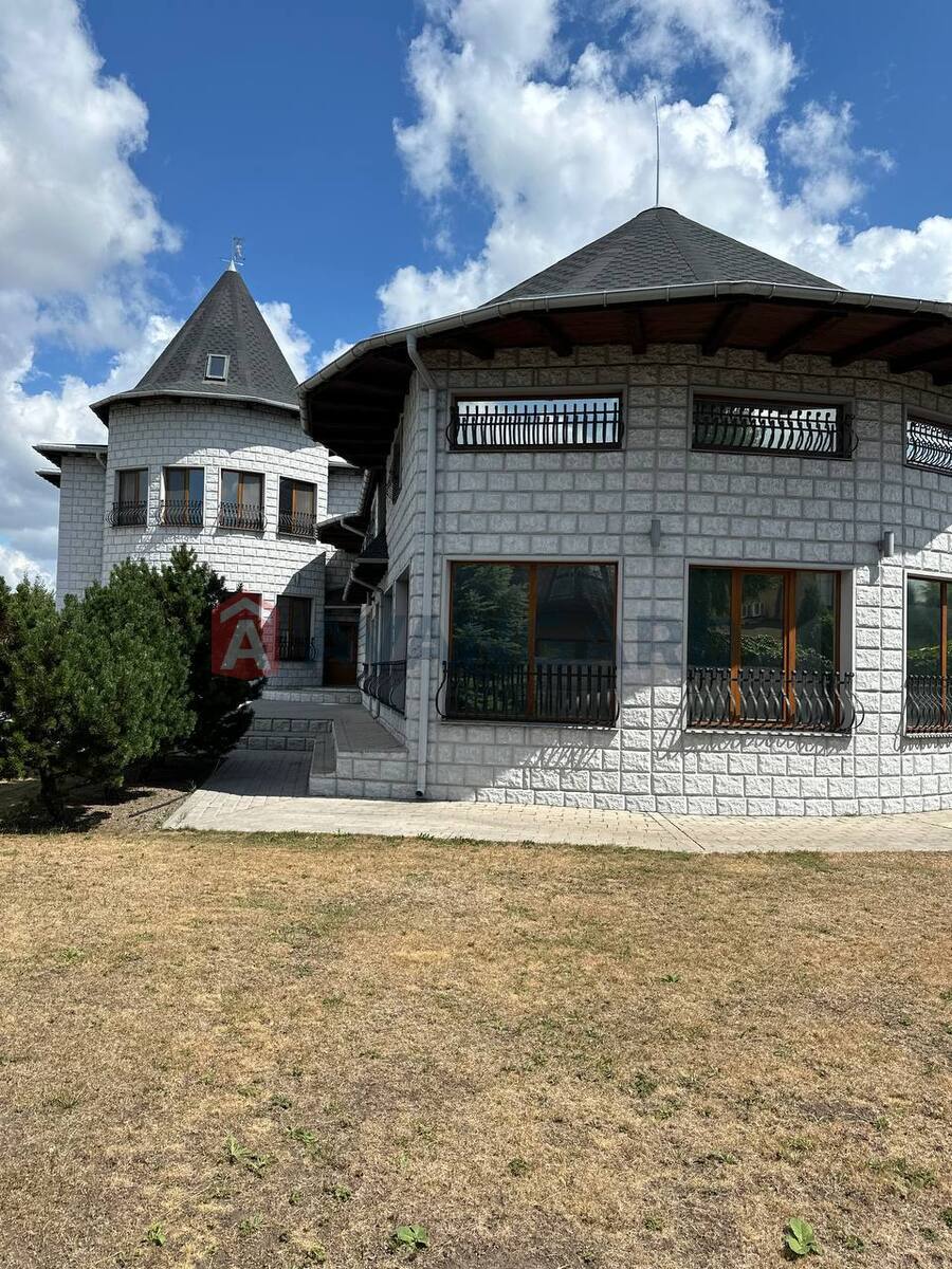 �������, 740 ��.�. ���� 3