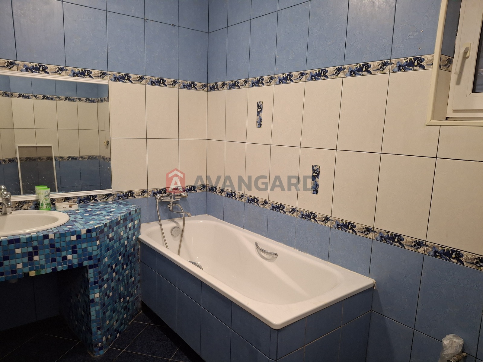 �������, 100 ��.�. ���� 20