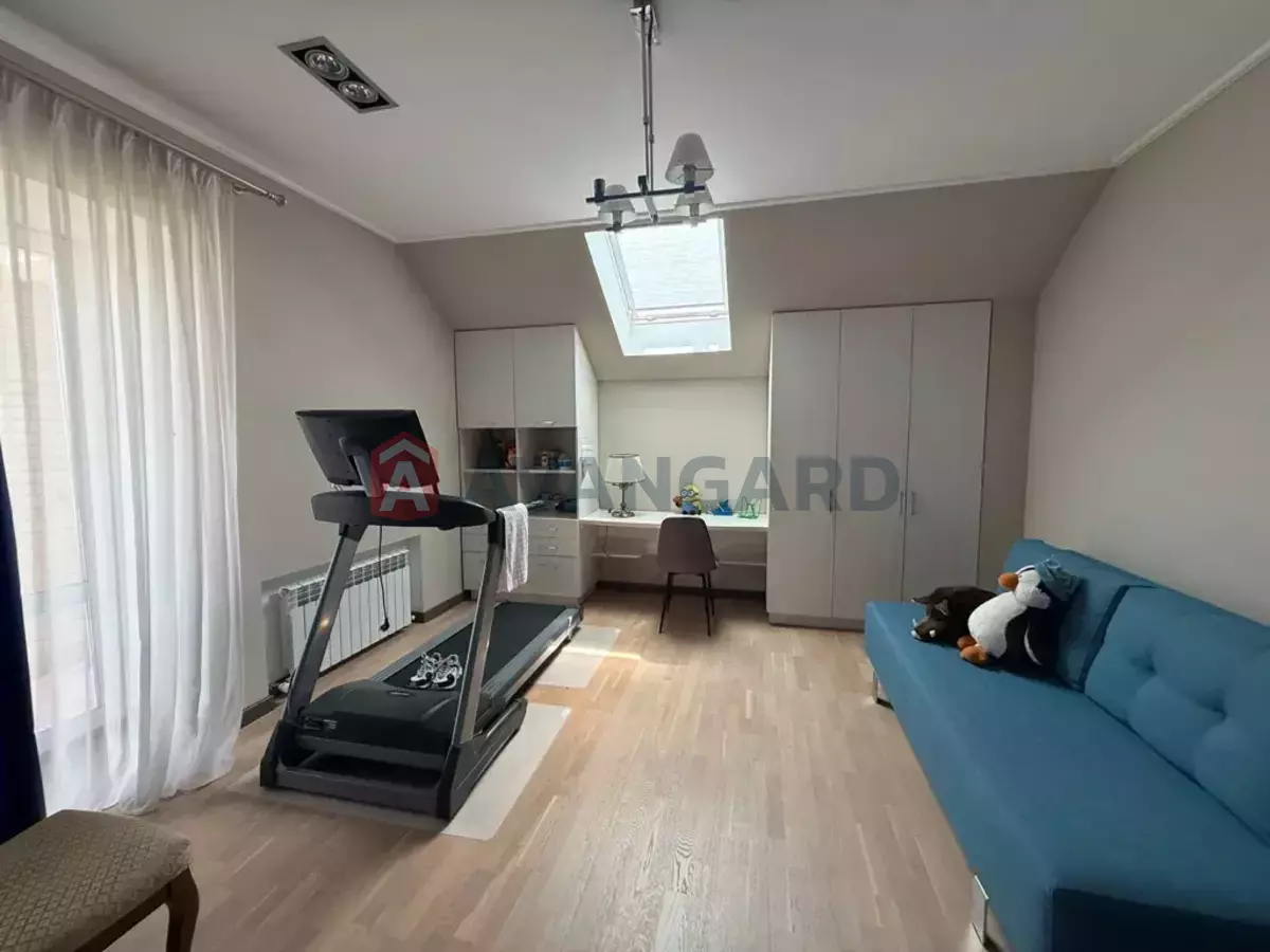 �������, 275 ��.�. ���� 13