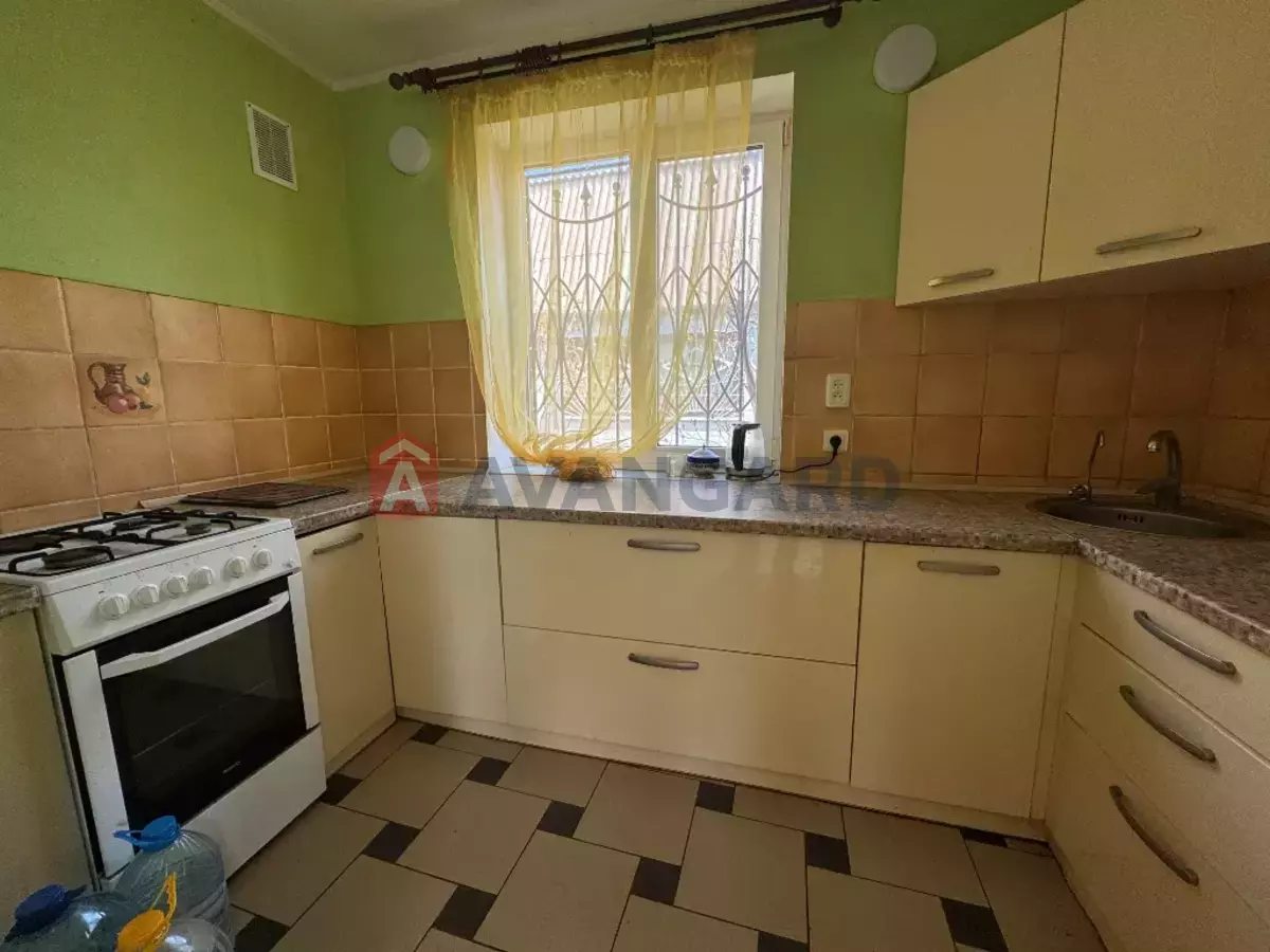 ����, 75 ��.�. ���� 10