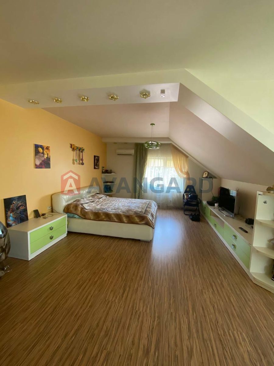 �������, 275 ��.�. ���� 19