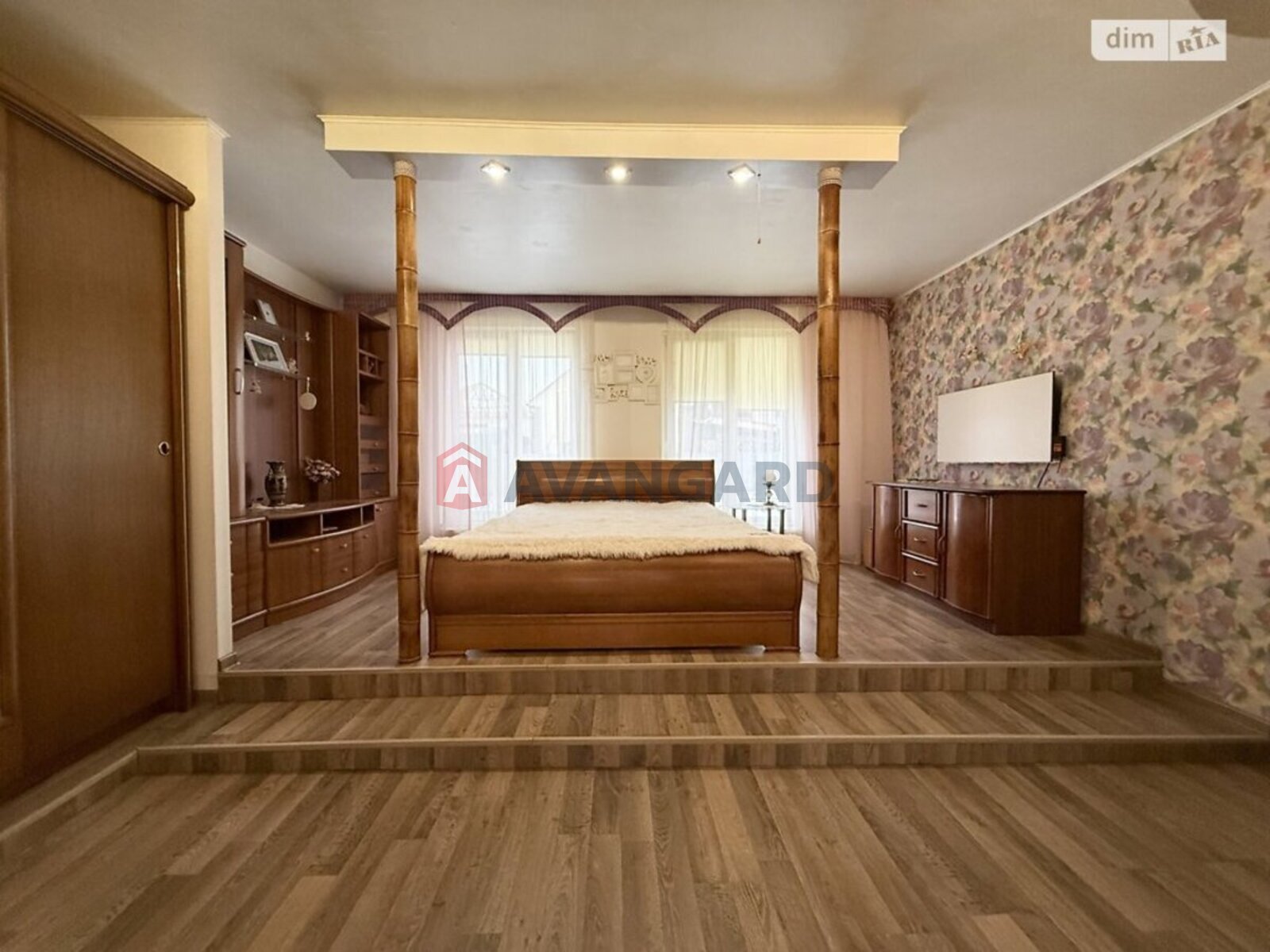 �������, 121 ��.�. ���� 8