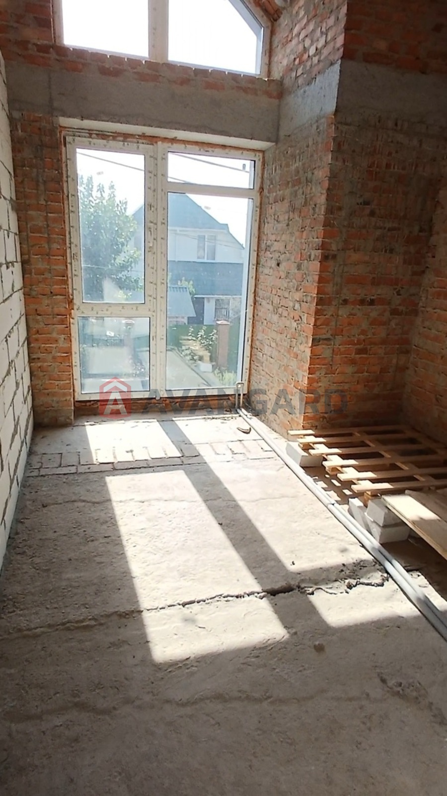 ��������, 180 ��.�. ���� 10