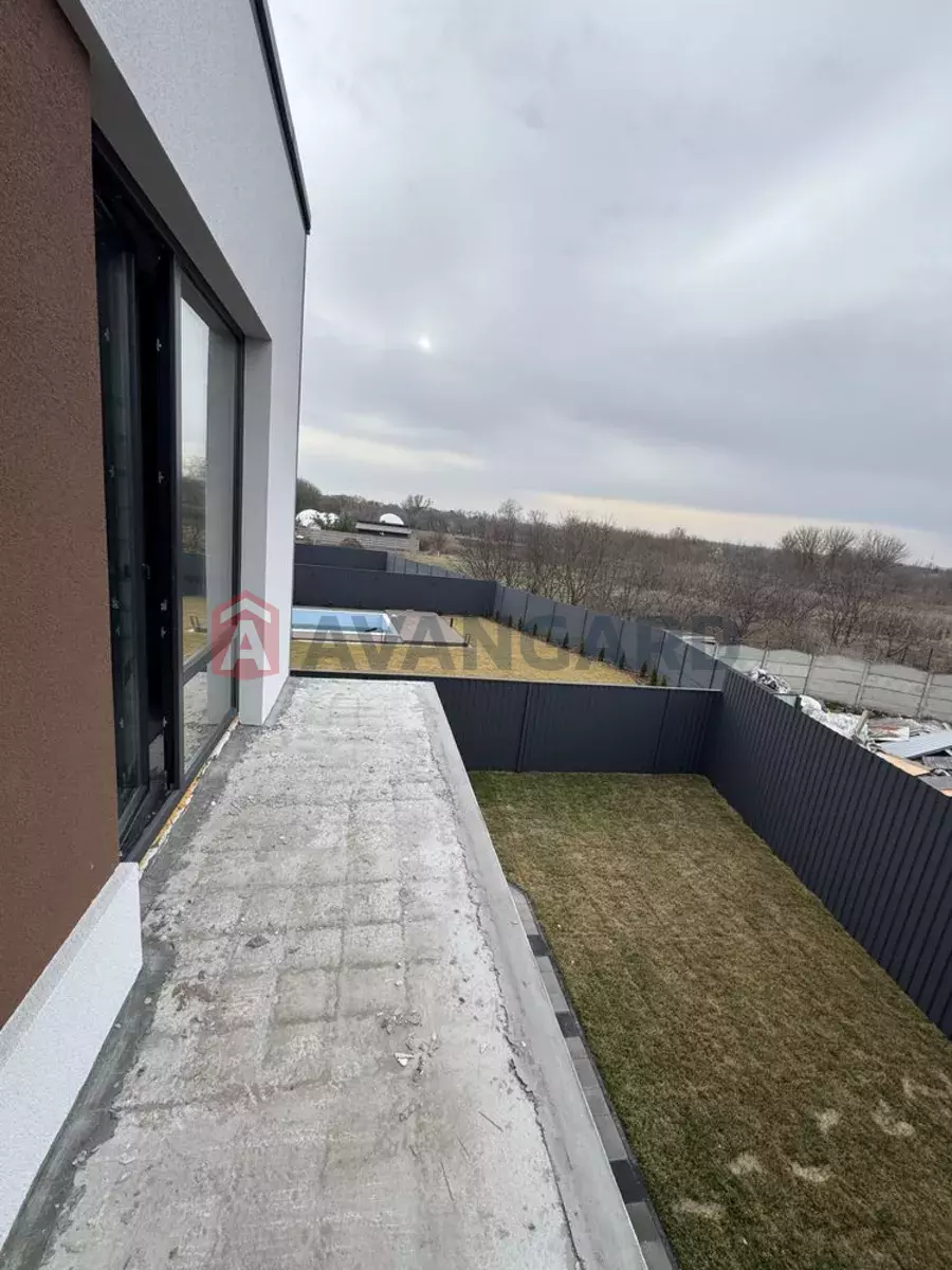 100 ��.�. ���� 8