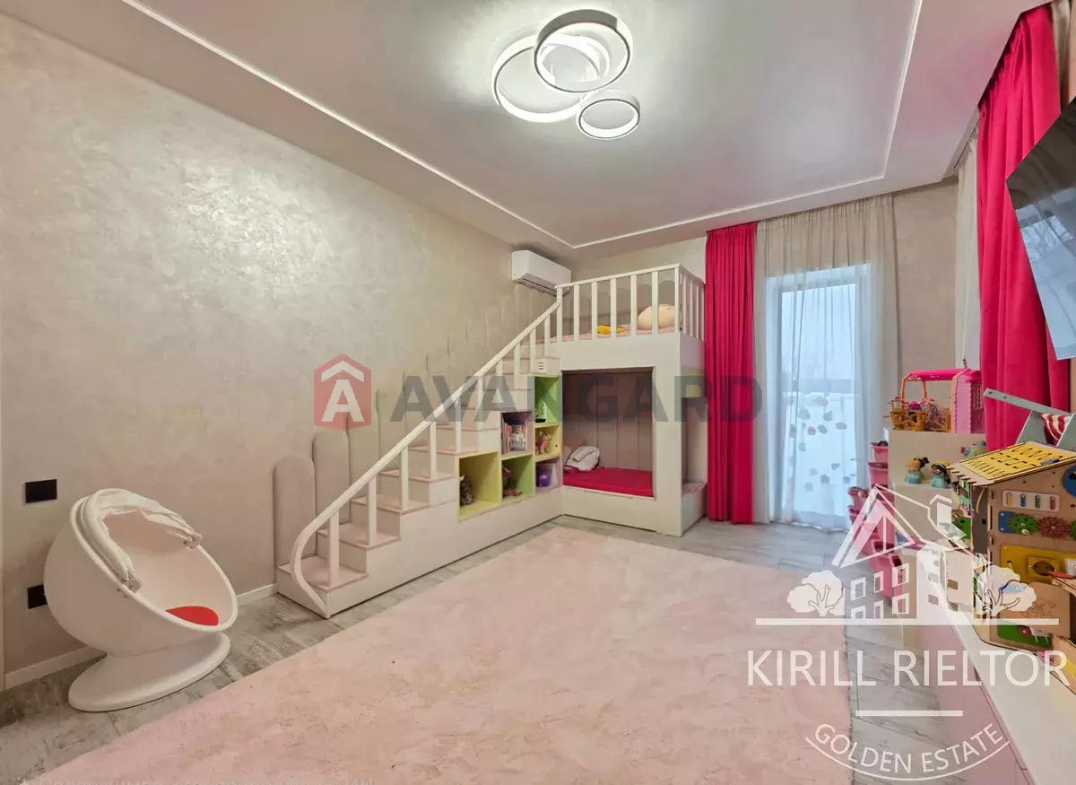 �������, 210 ��.�. ���� 12