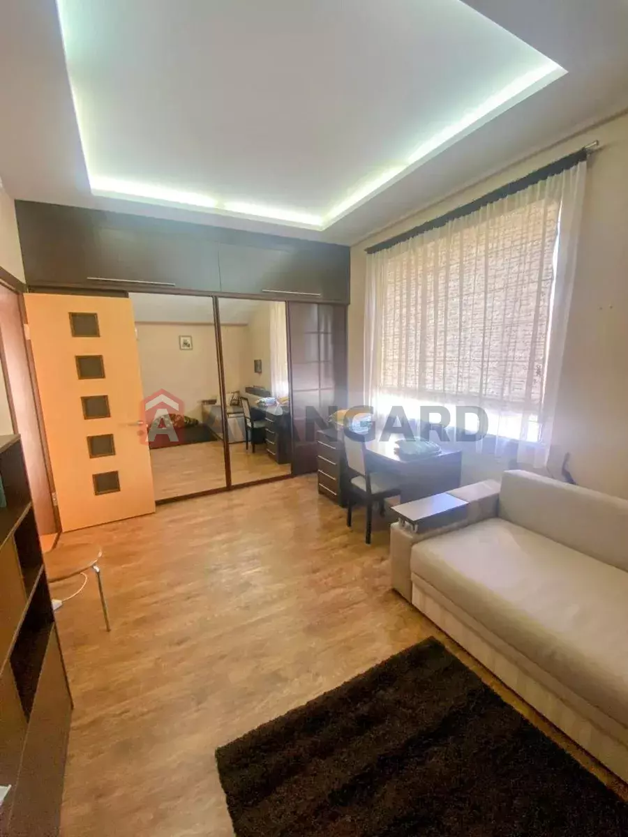 �������, 230 ��.�. ���� 16