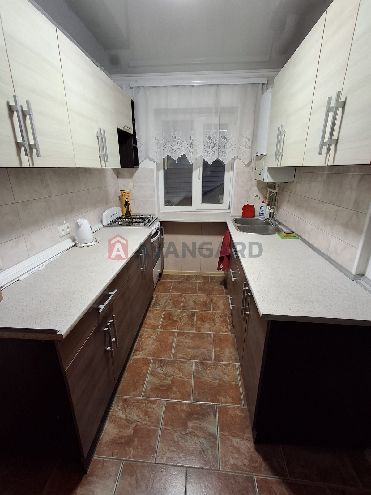 �������, 100 ��.�. ���� 18