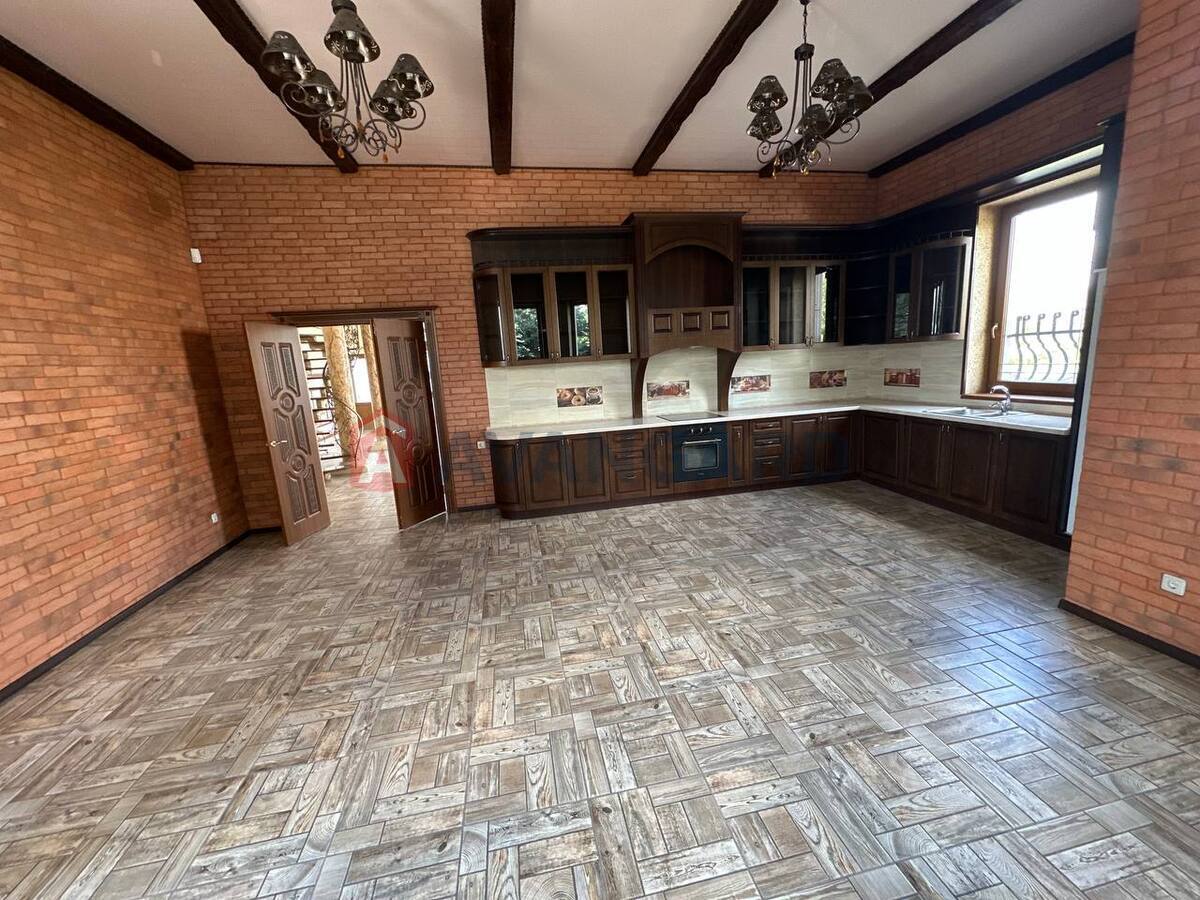 �������, 740 ��.�. ���� 9