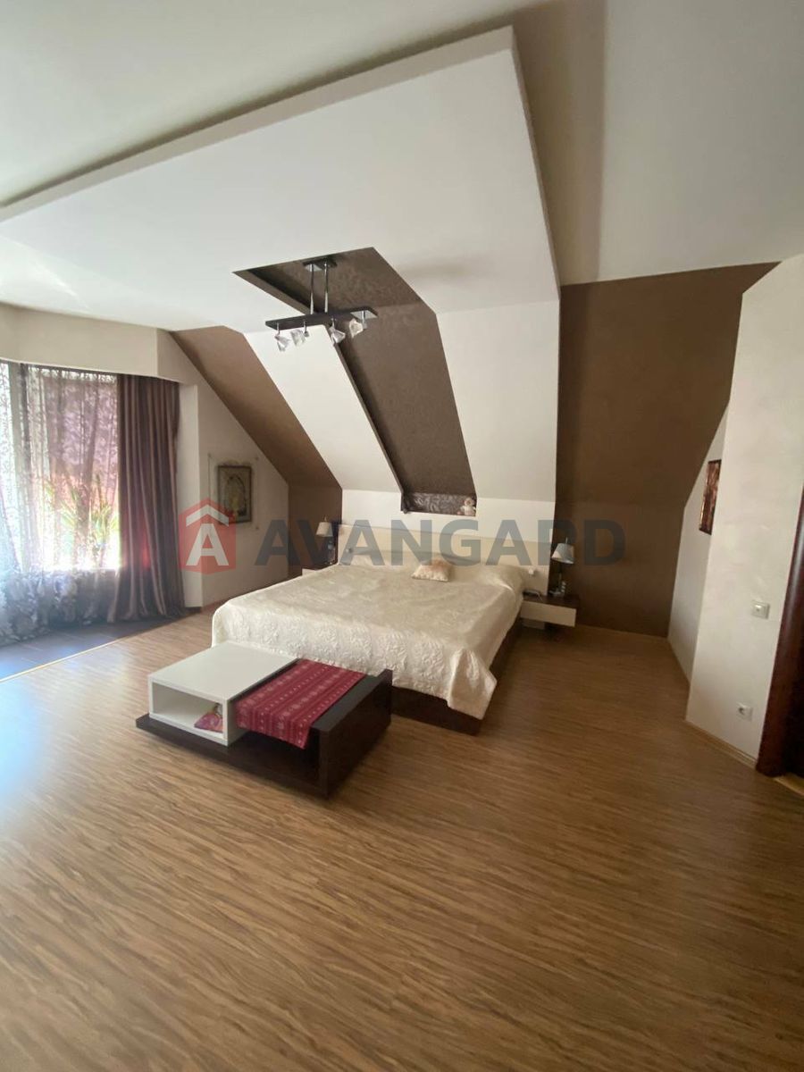 �������, 275 ��.�. ���� 3