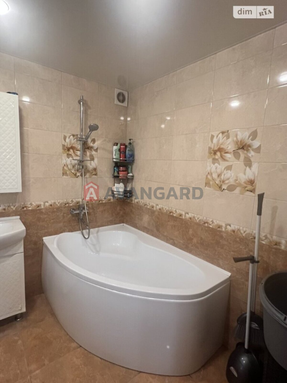 �������, 120 ��.�. ���� 18