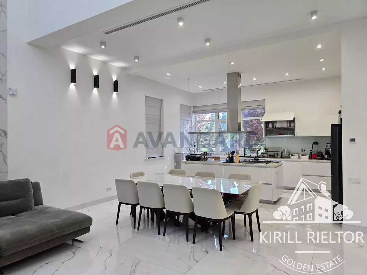 �������, 306 ��.�. ���� 13