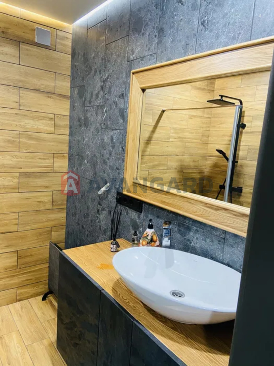 �������, 180 ��.�. ���� 19