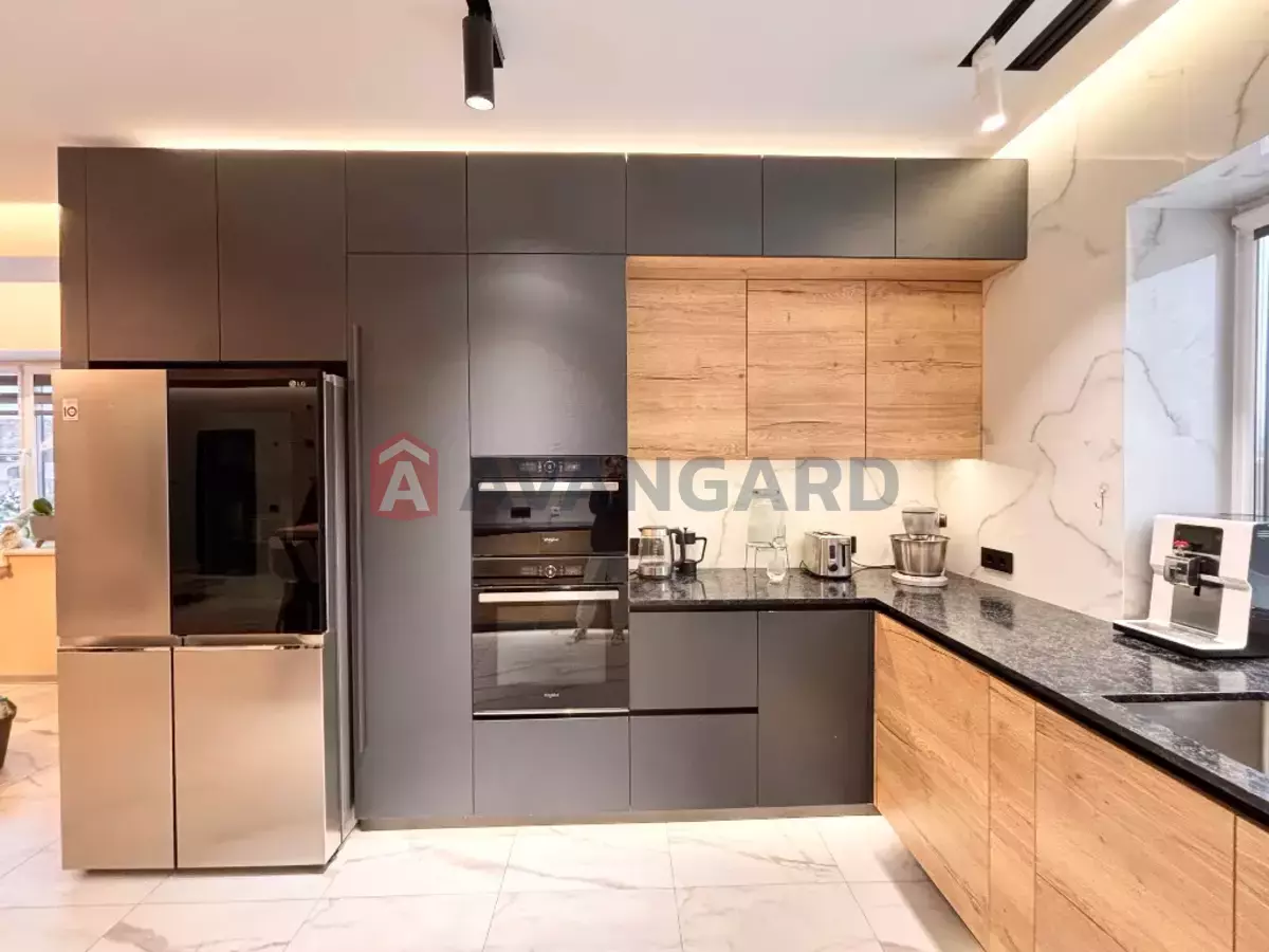 �������, 205 ��.�. ���� 8