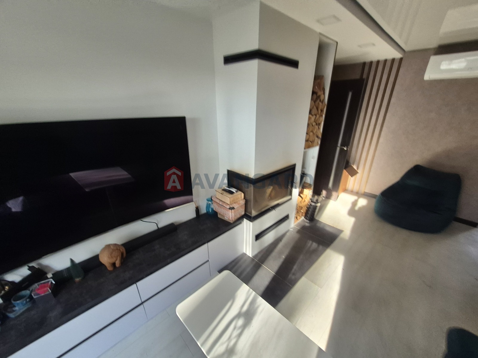 �������, 105 ��.�. ���� 14