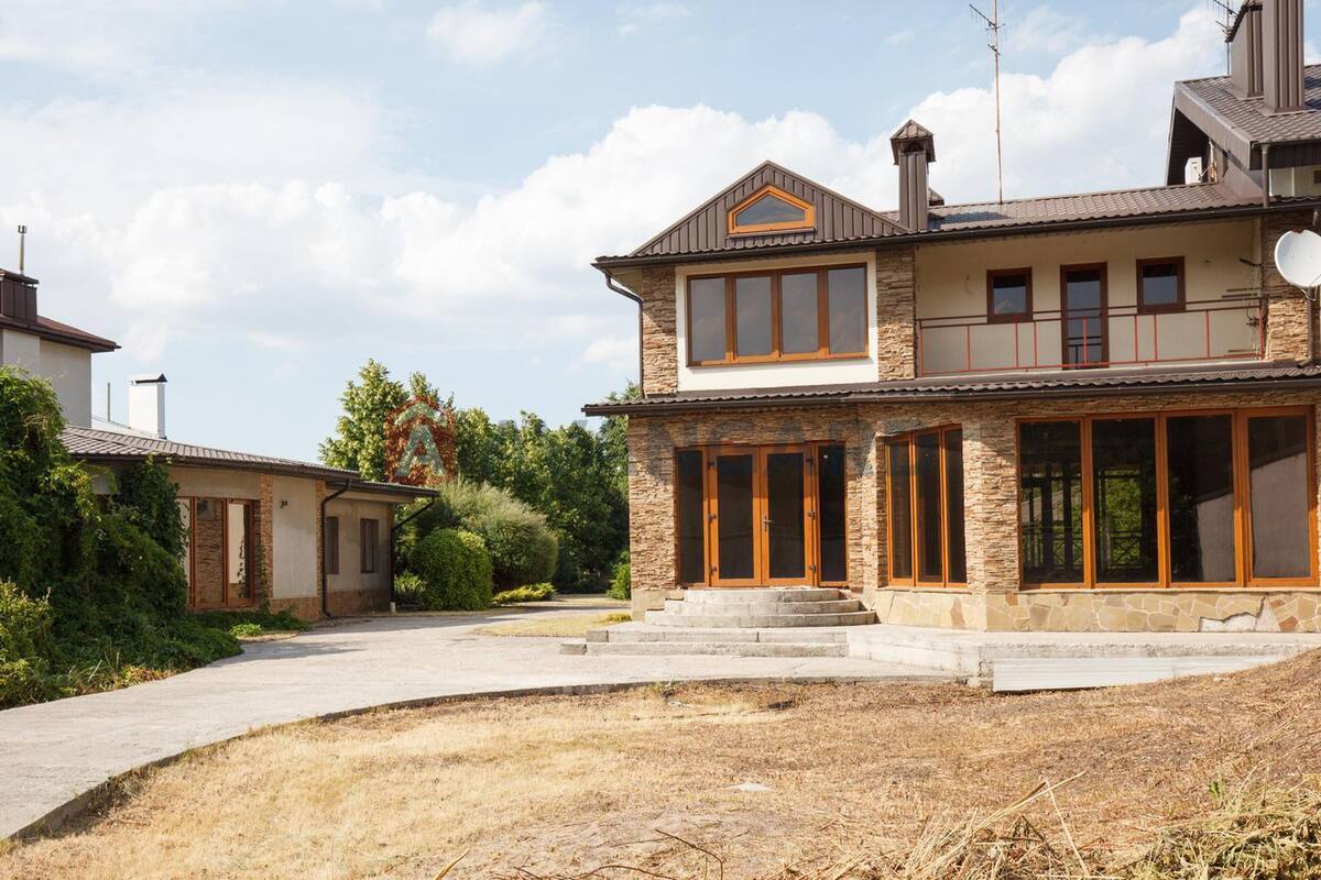 �������, 300 ��.�. ���� 1