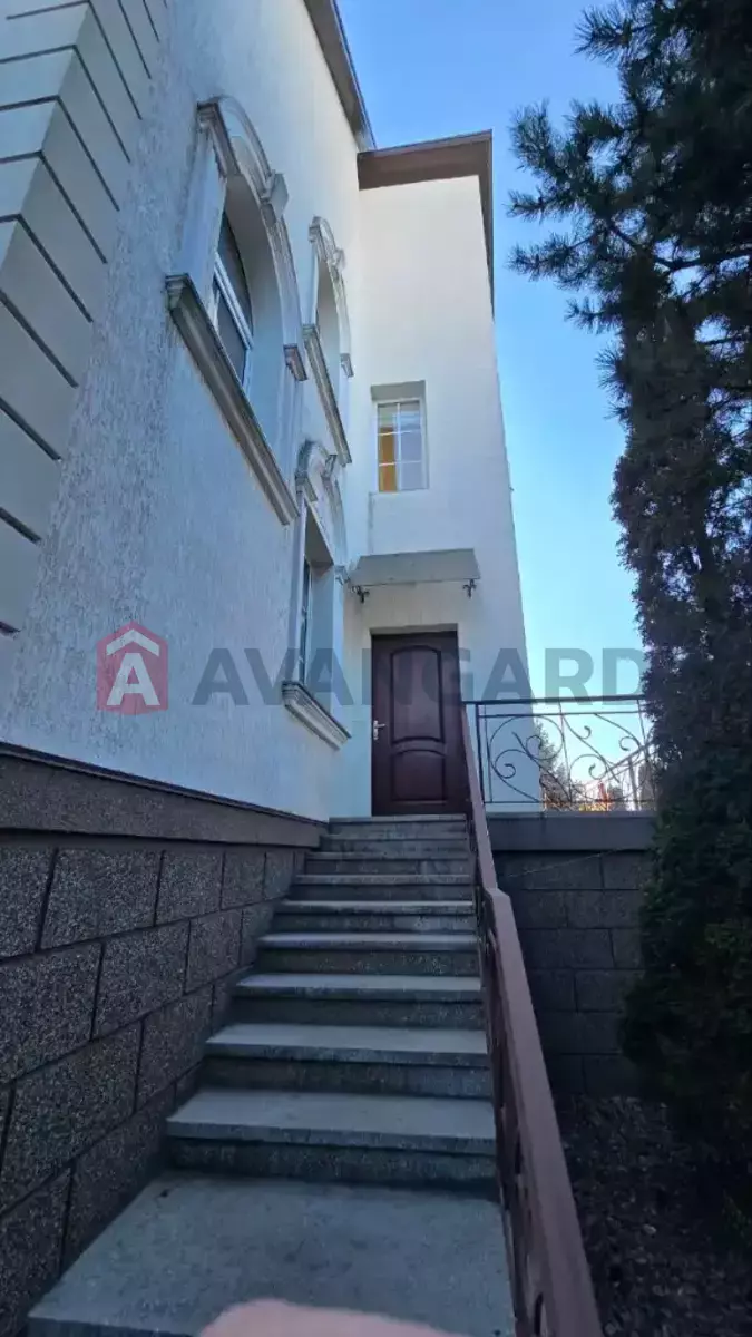 �������, 320 ��.�. ���� 27