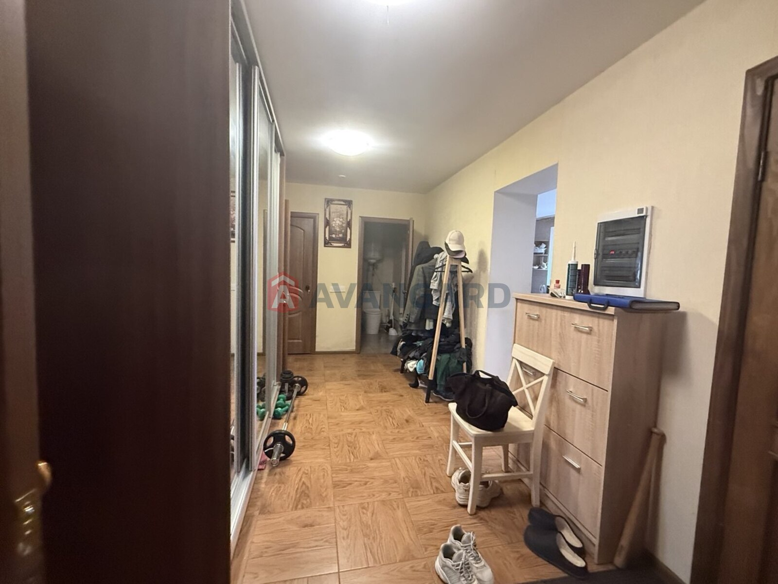 ������� �������, 77 ��.�. ���� 8