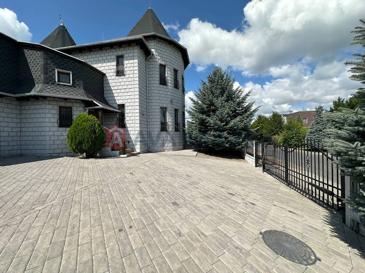 �������, 740 ��.�. ���� 2