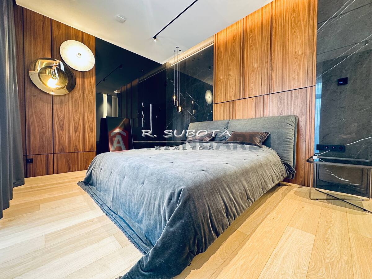 �������, 300 ��.�. ���� 13