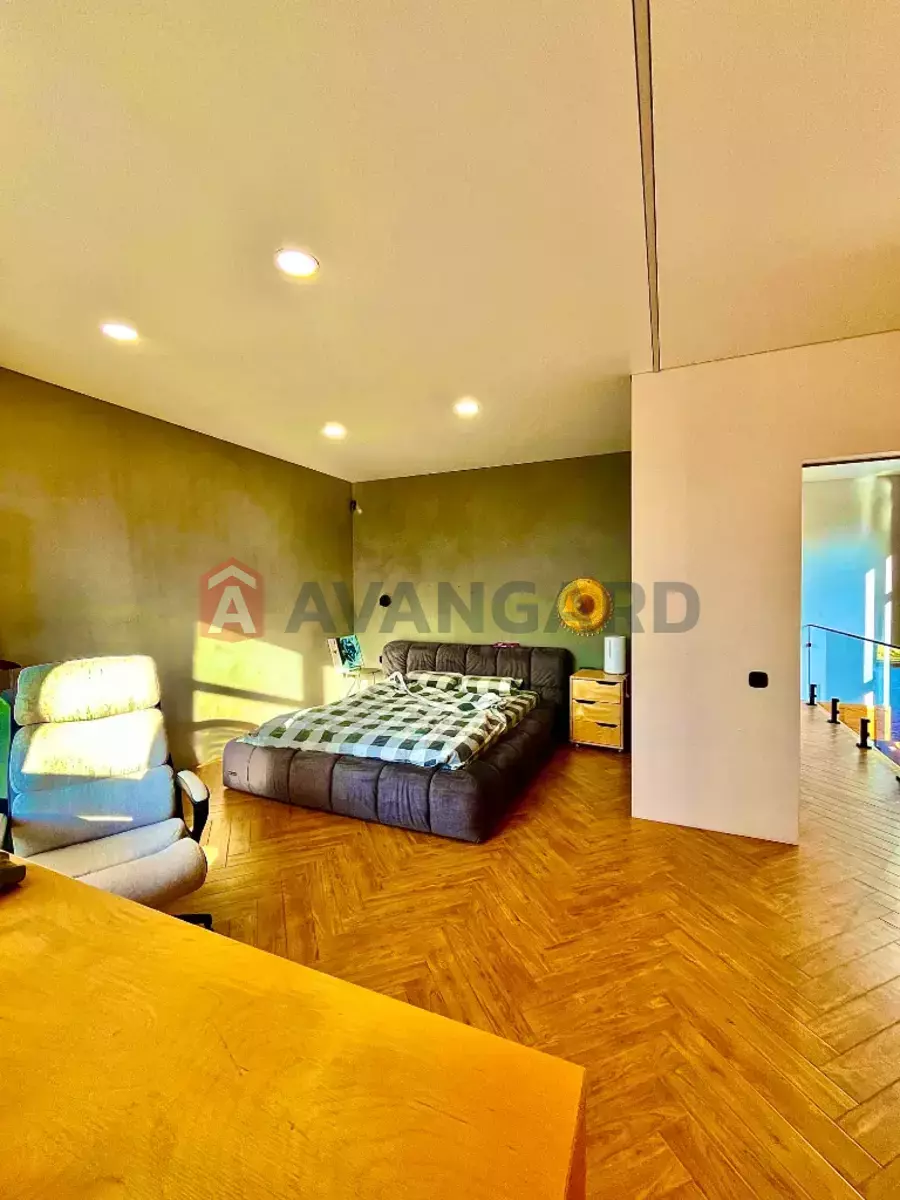 �������, 140 ��.�. ���� 10