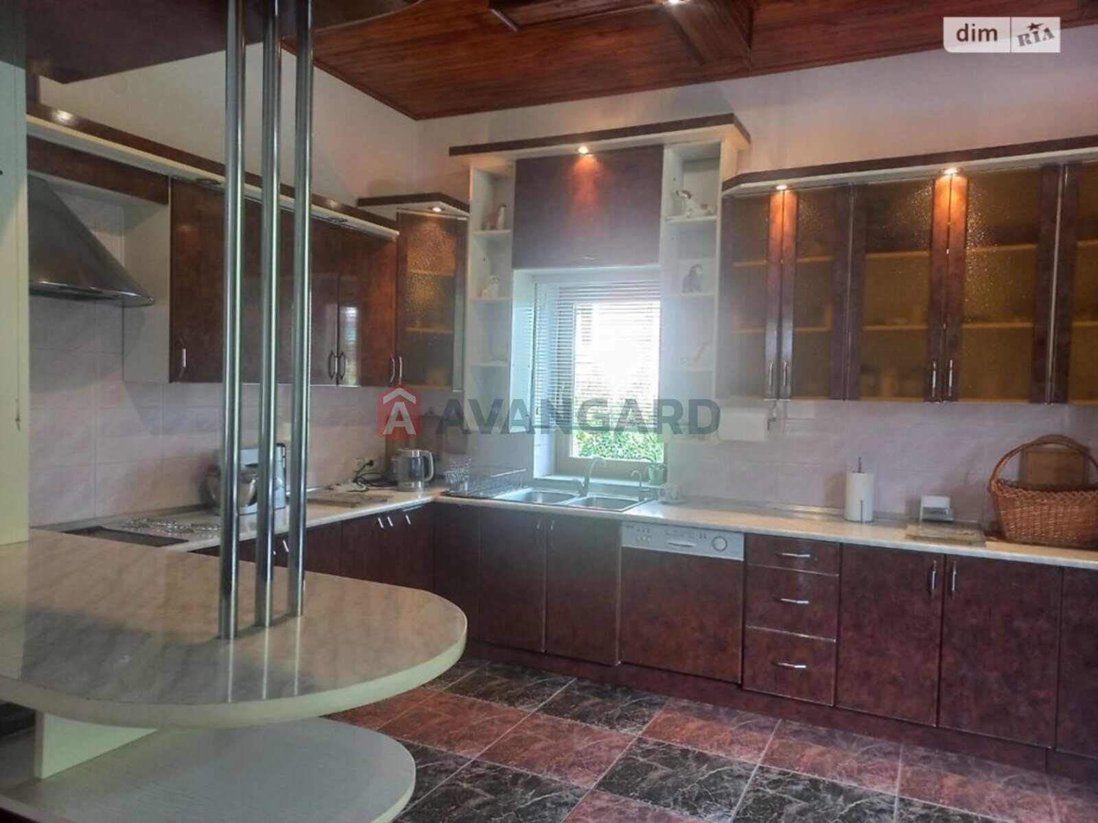 �������, 400 ��.�. ���� 9