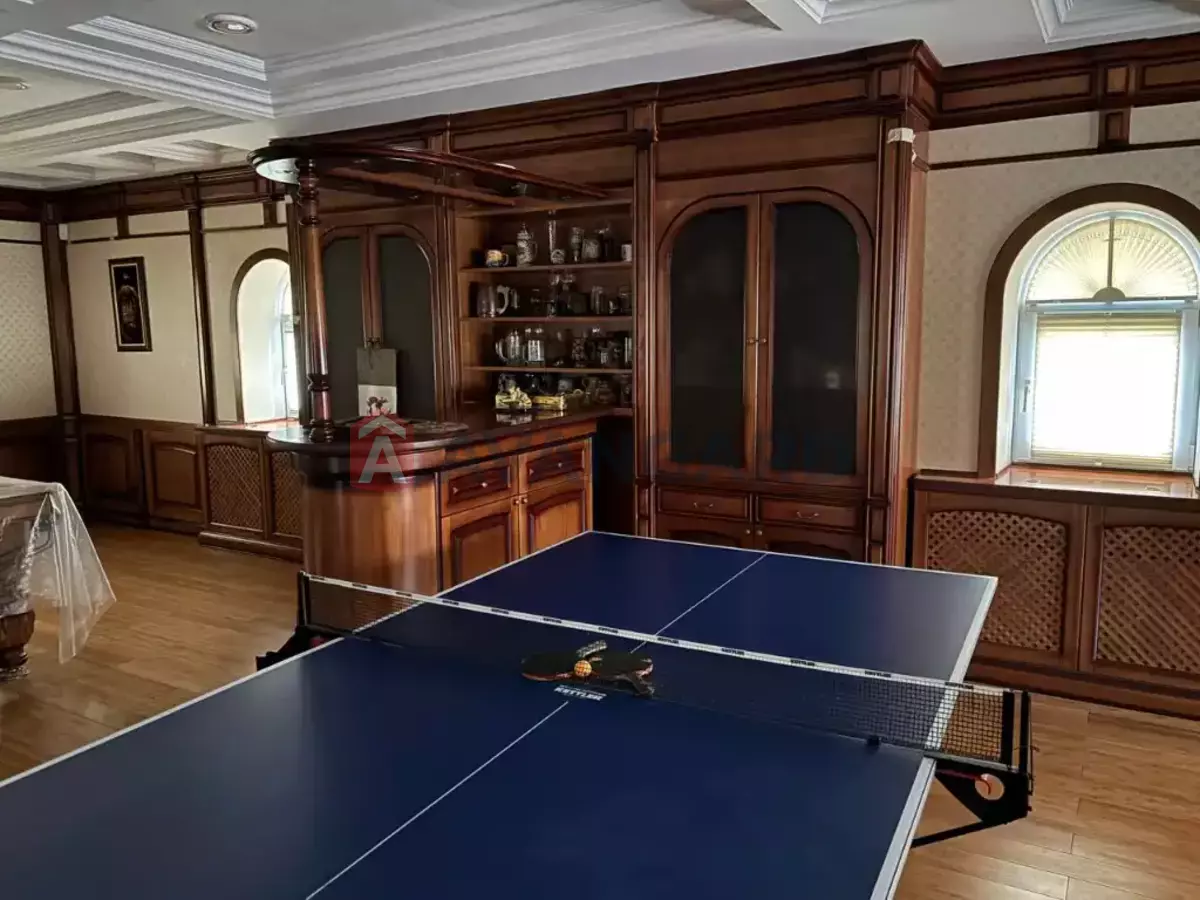 �������, 650 ��.�. ���� 9