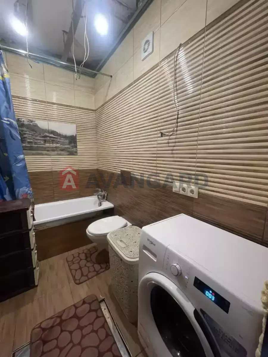 ������� �������, 37 ��.�. ���� 5