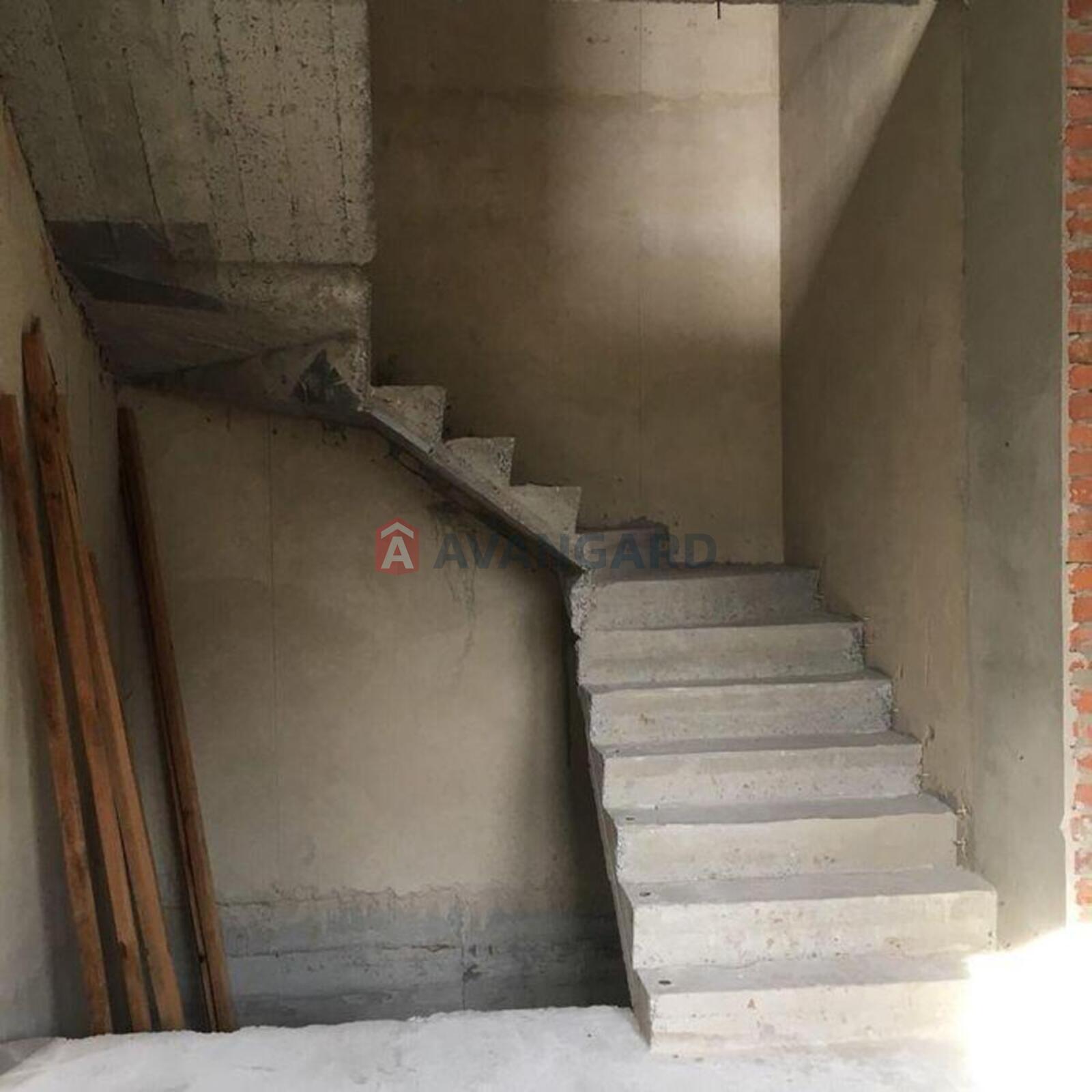 �������, 210 ��.�. ���� 9