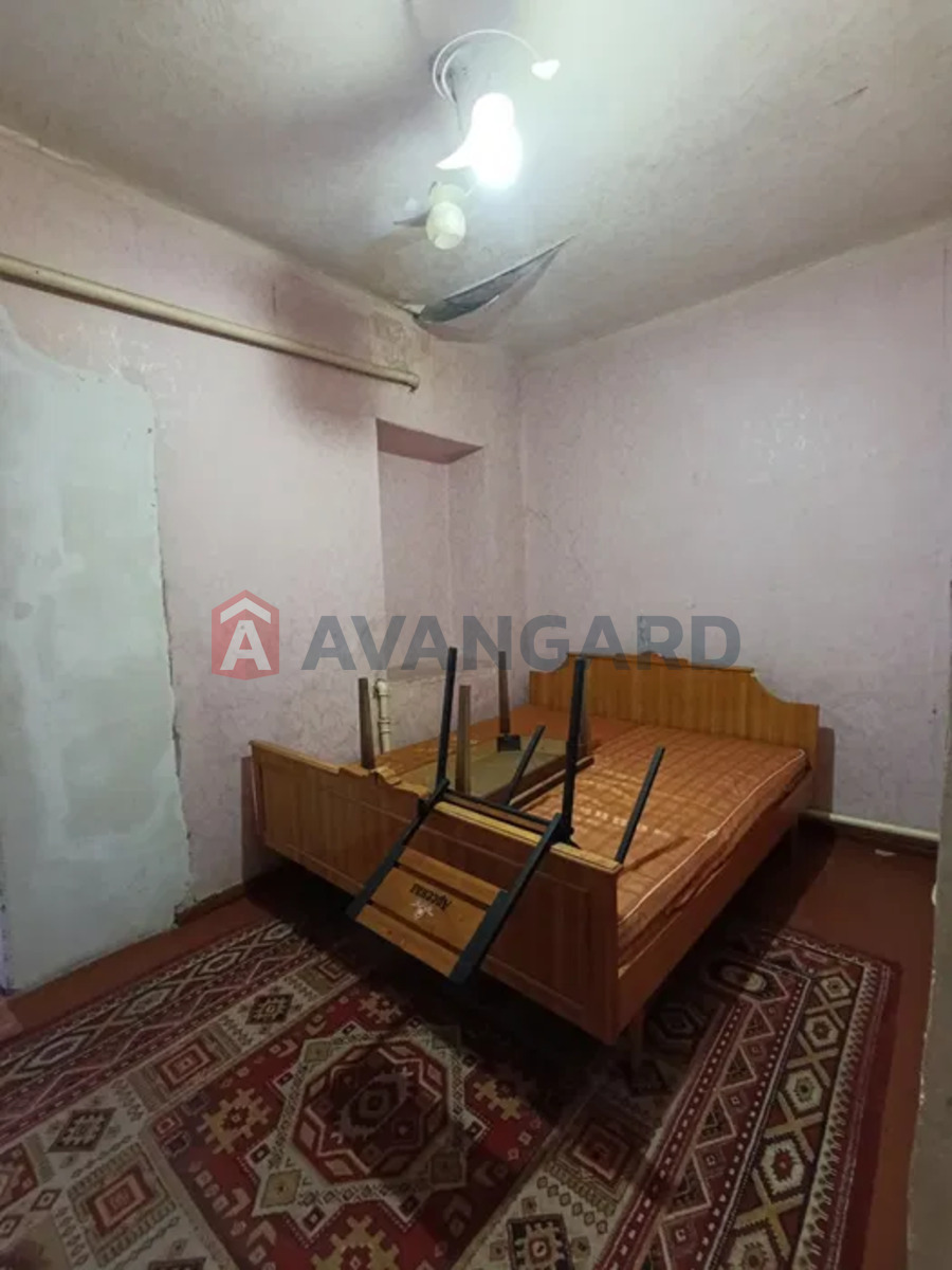 ������� �������, 42 ��.�. ���� 12