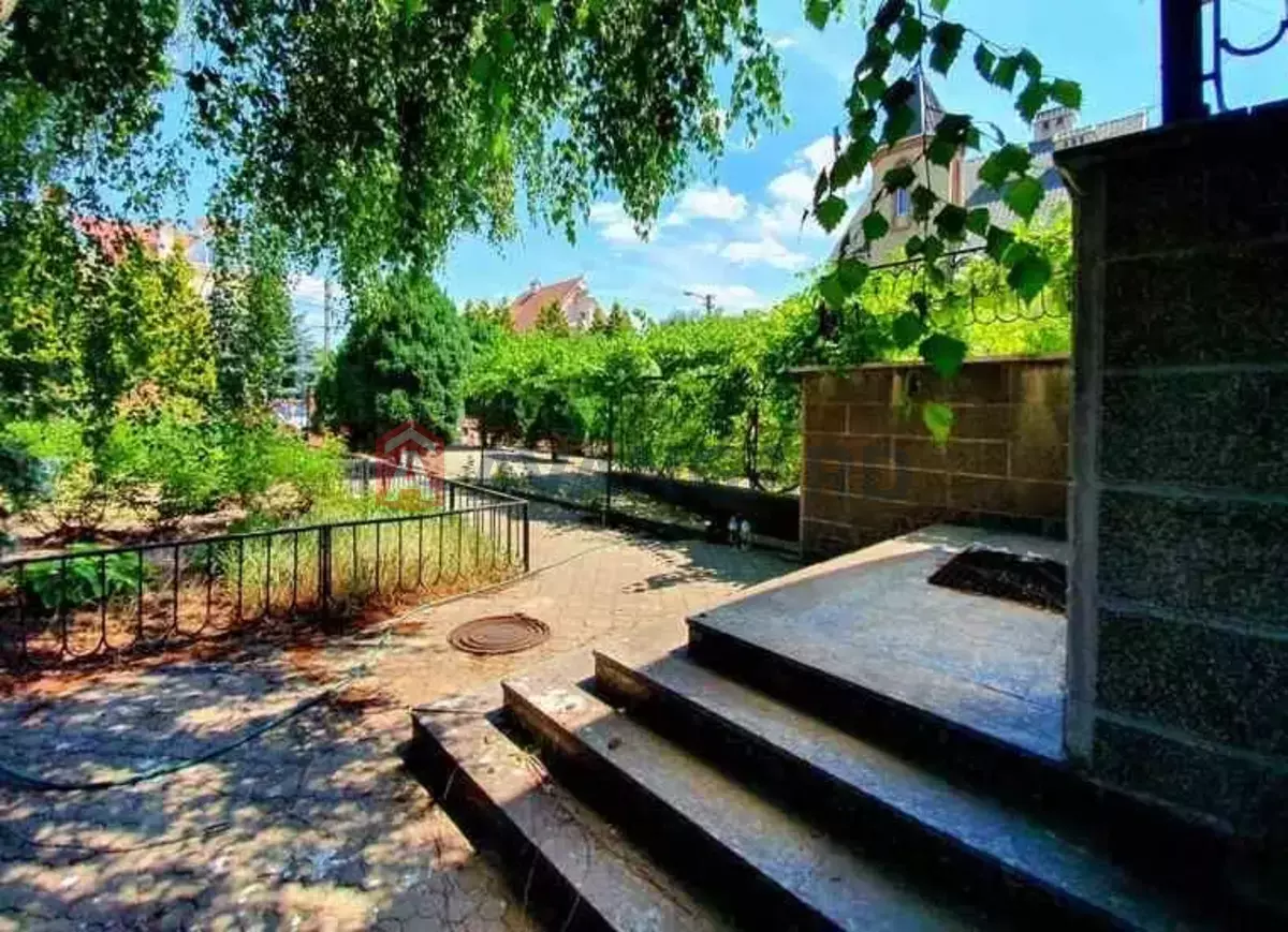 �������, 330 ��.�. ���� 2