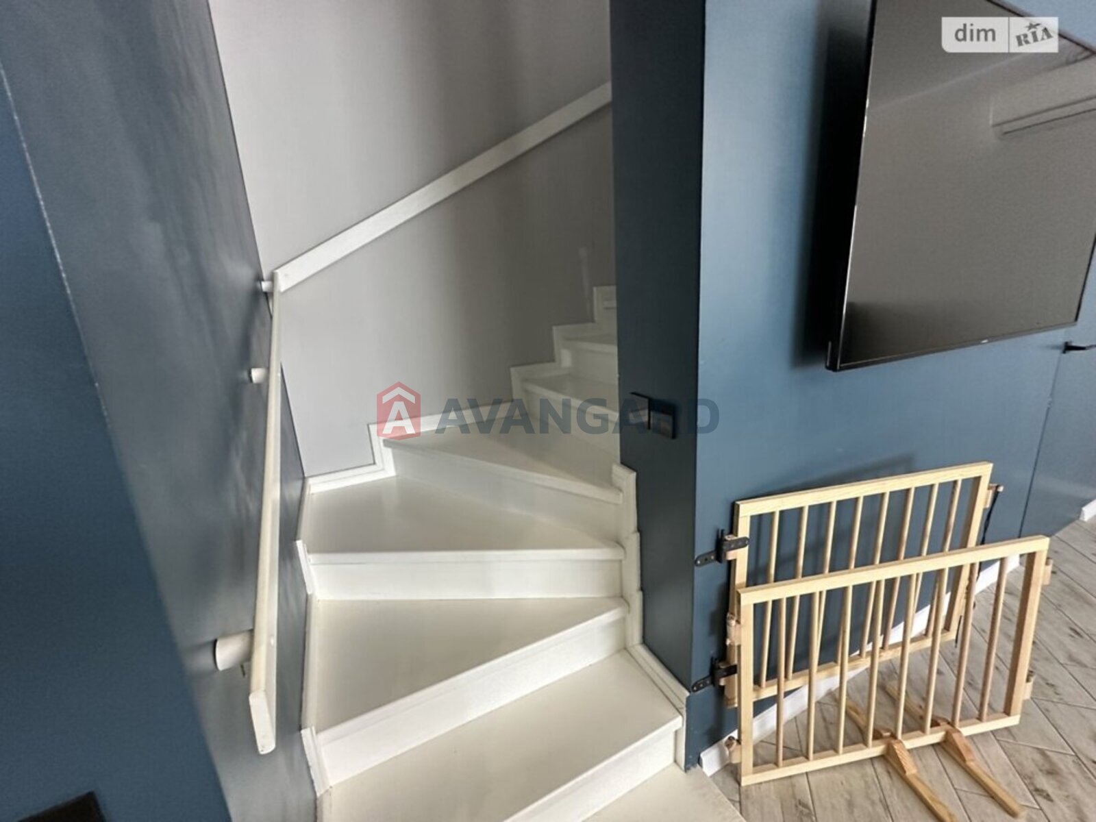 �������, 100 ��.�. ���� 13