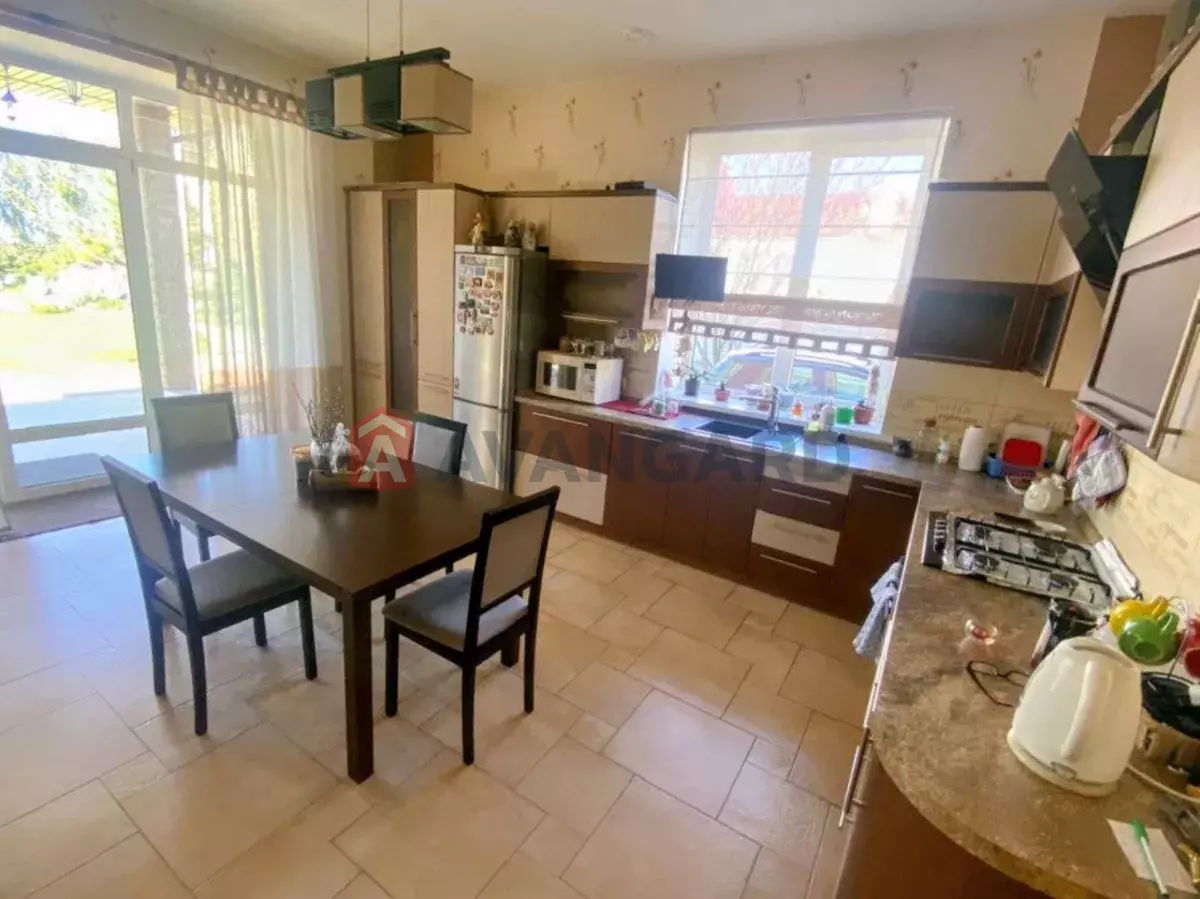 �������, 230 ��.�. ���� 17