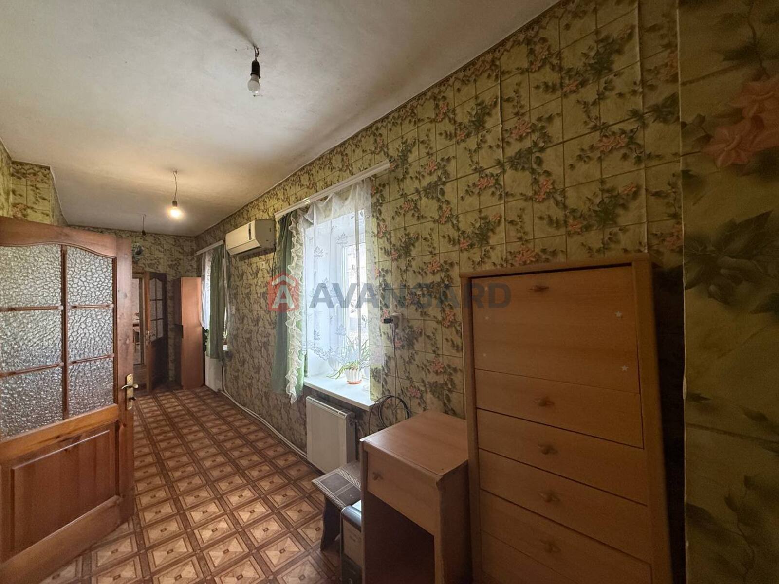 �������, 100 ��.�. ���� 16