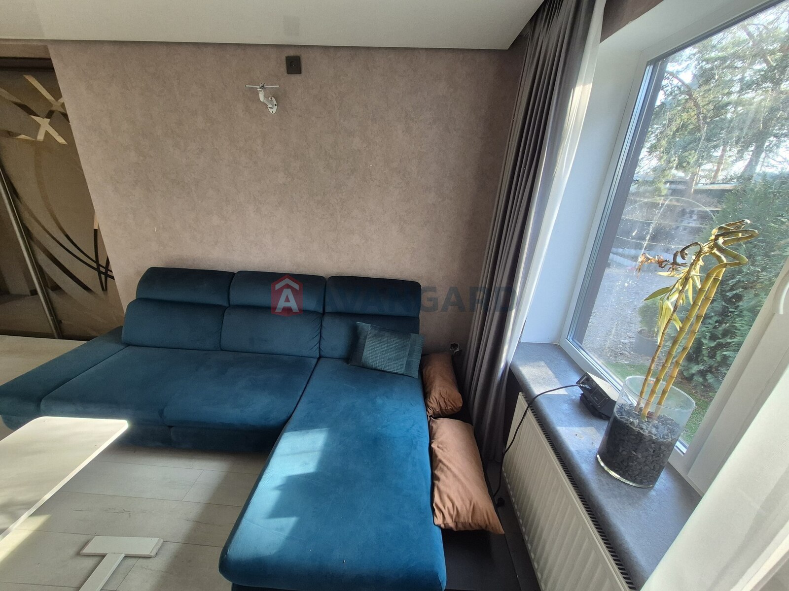 �������, 105 ��.�. ���� 8