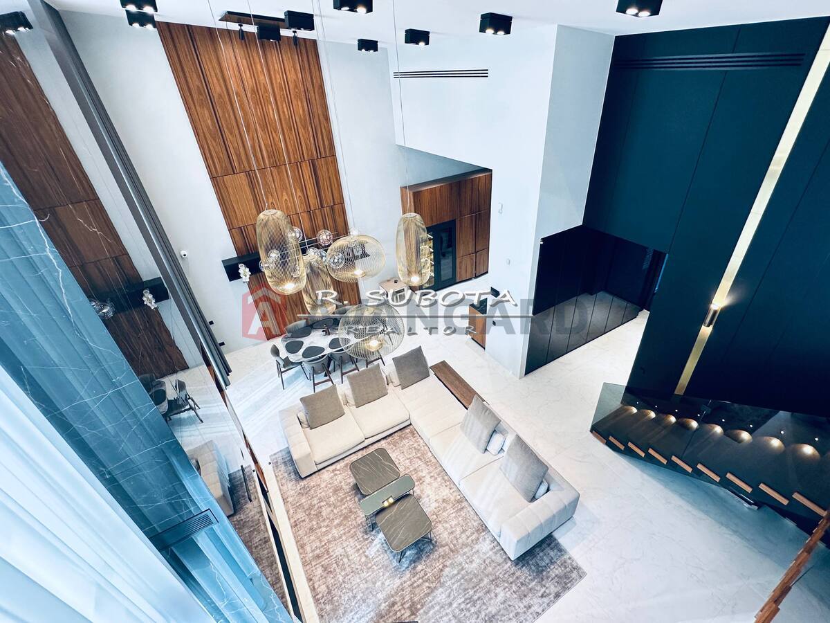 �������, 300 ��.�. ���� 11