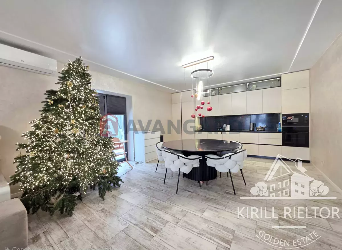 �������, 210 ��.�. ���� 13