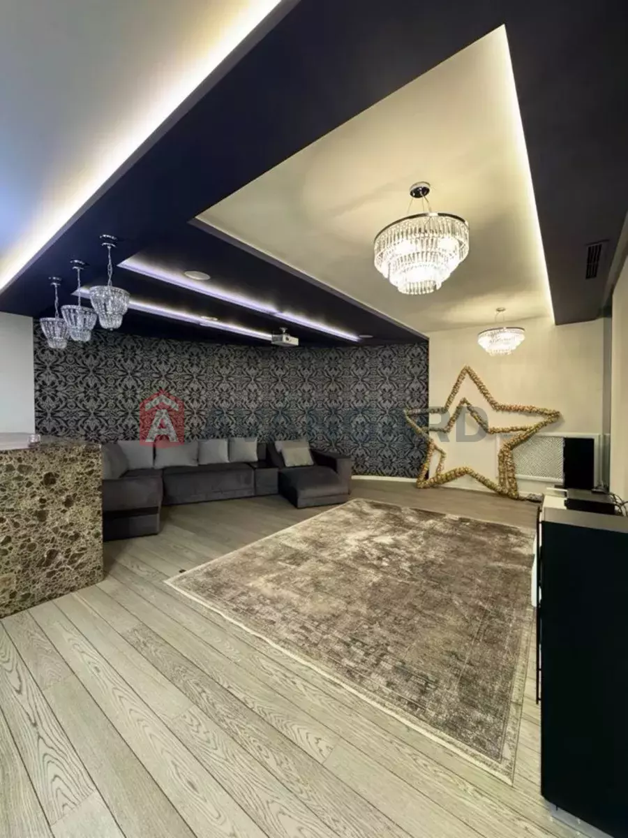 �������, 500 ��.�. ���� 9