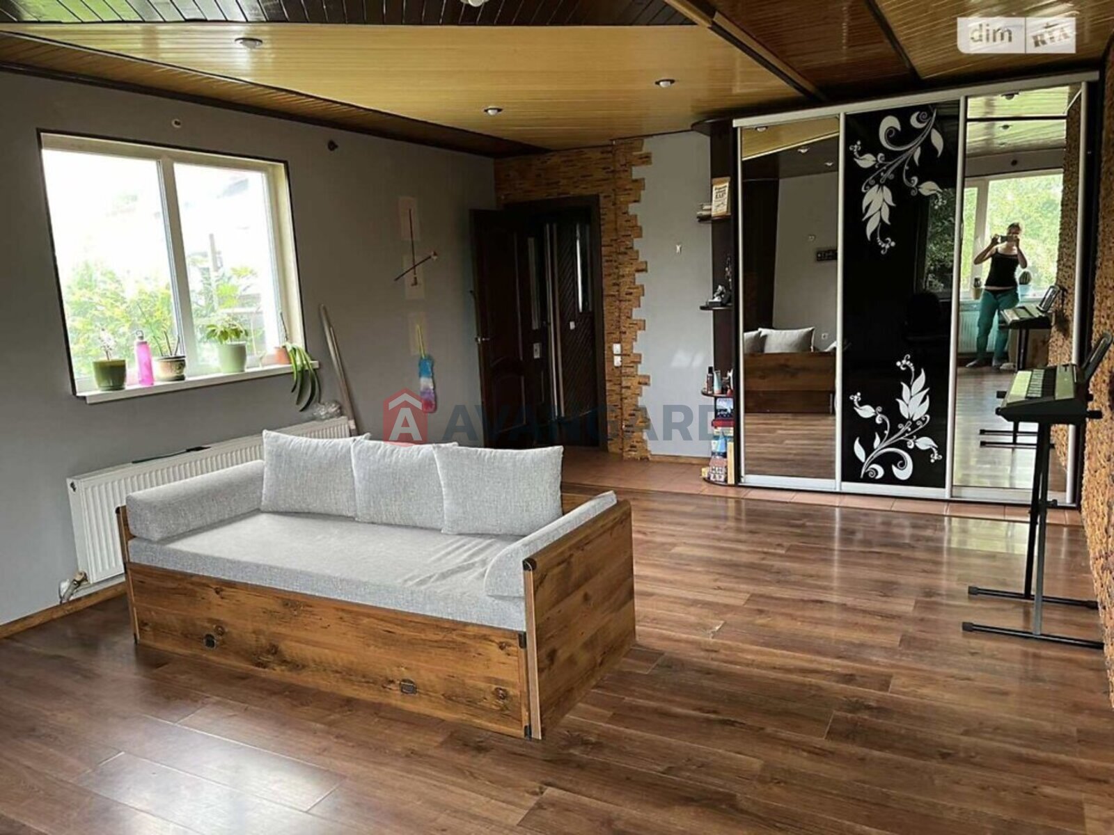 �������, 100 ��.�. ���� 3