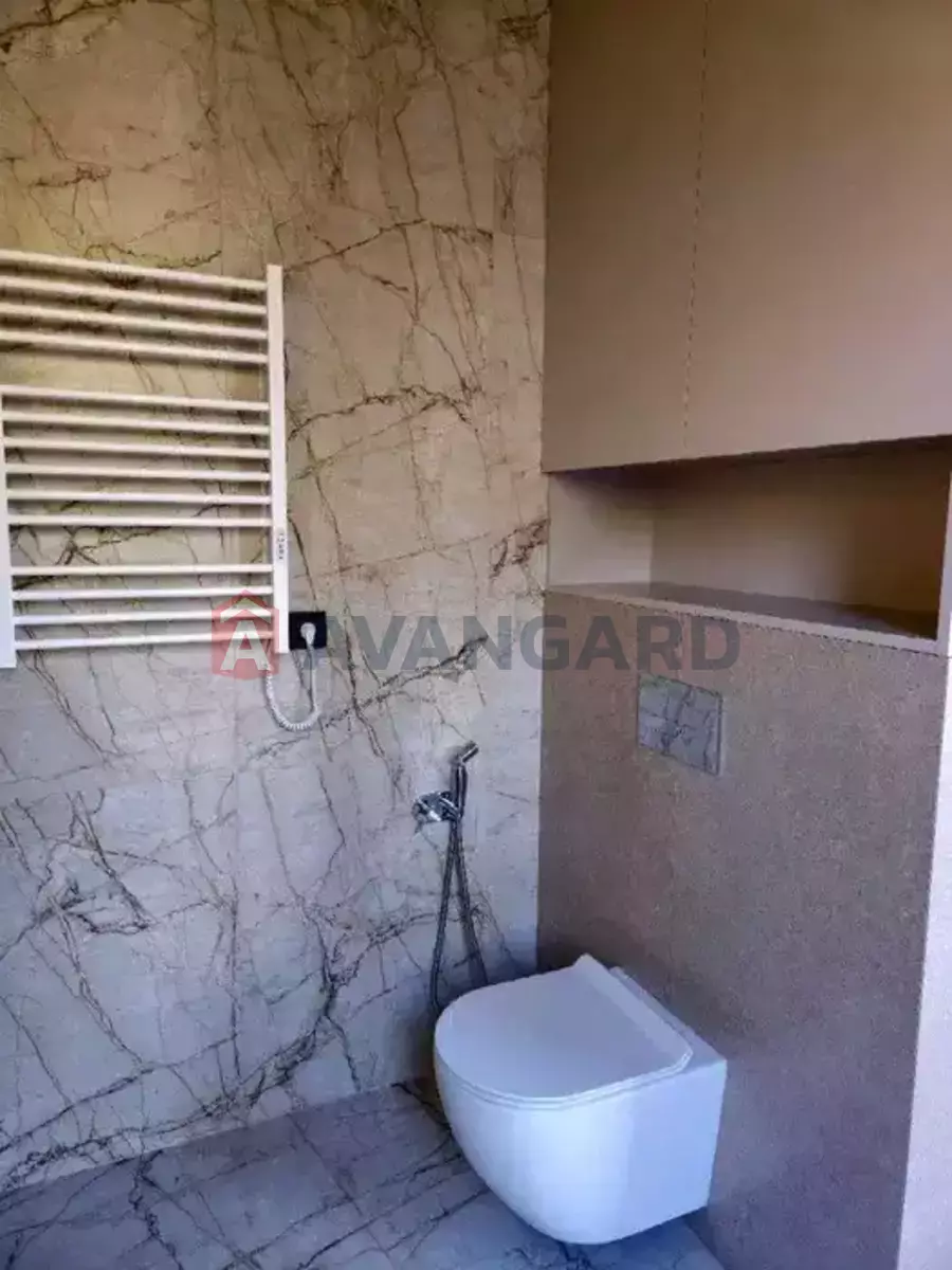 �������, 105 ��.�. ���� 12