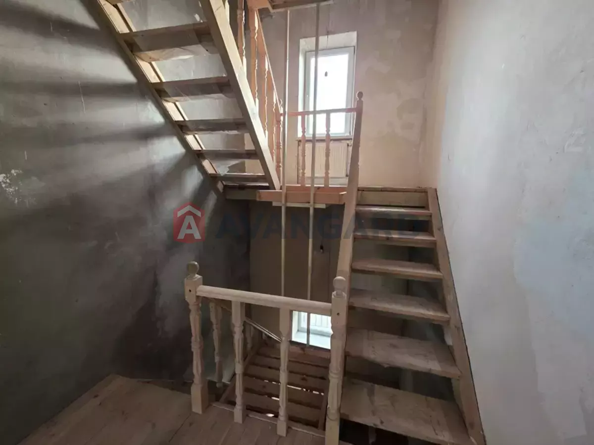 �������, 370 ��.�. ���� 8