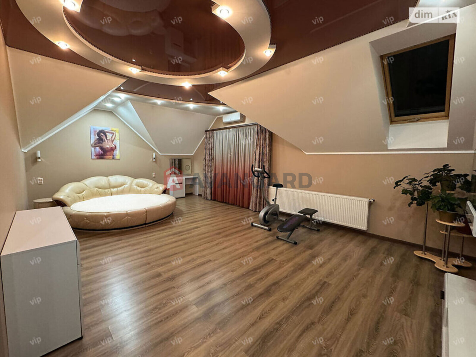 �������, 210 ��.�. ���� 18