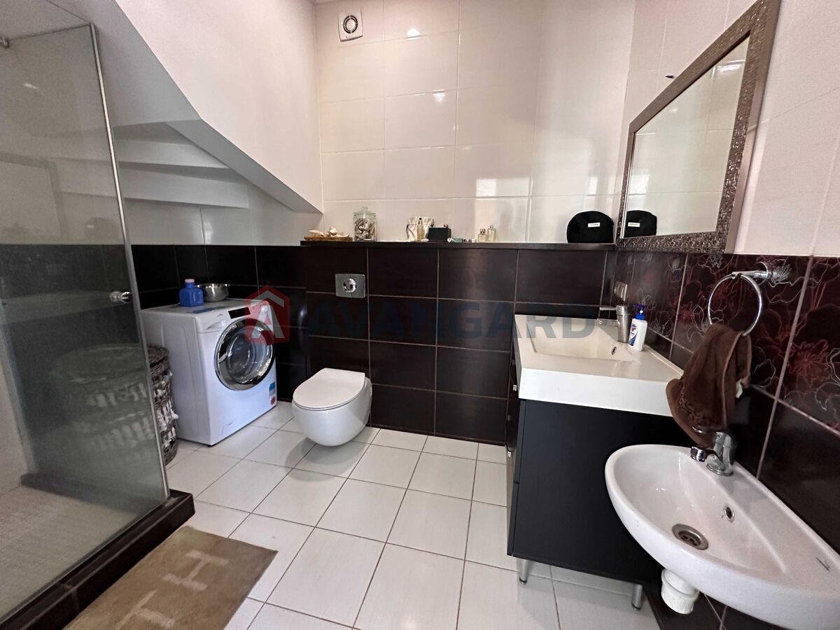 �������, 194 ��.�. ���� 12