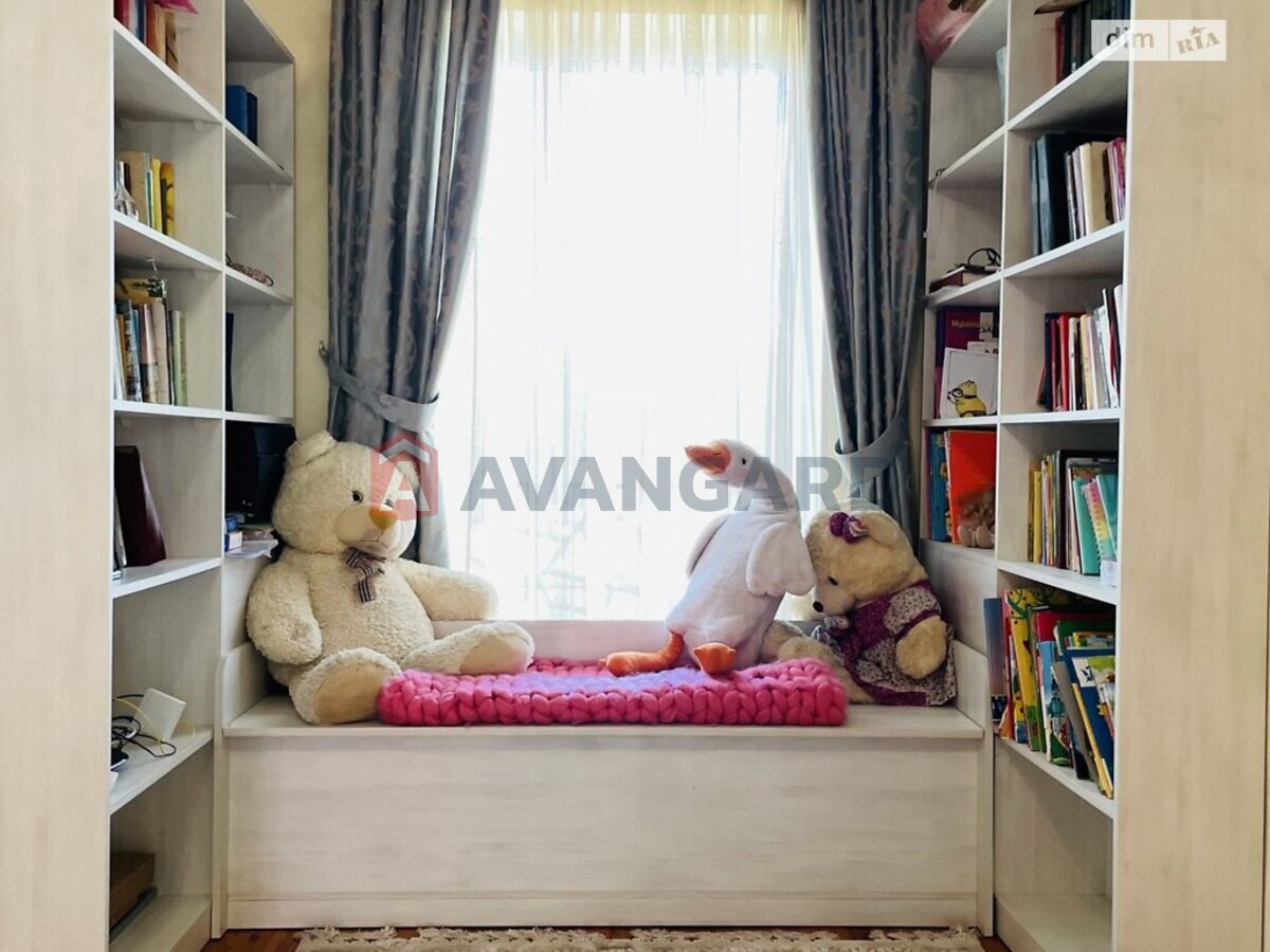 ���, 202 ��.�. ���� 27