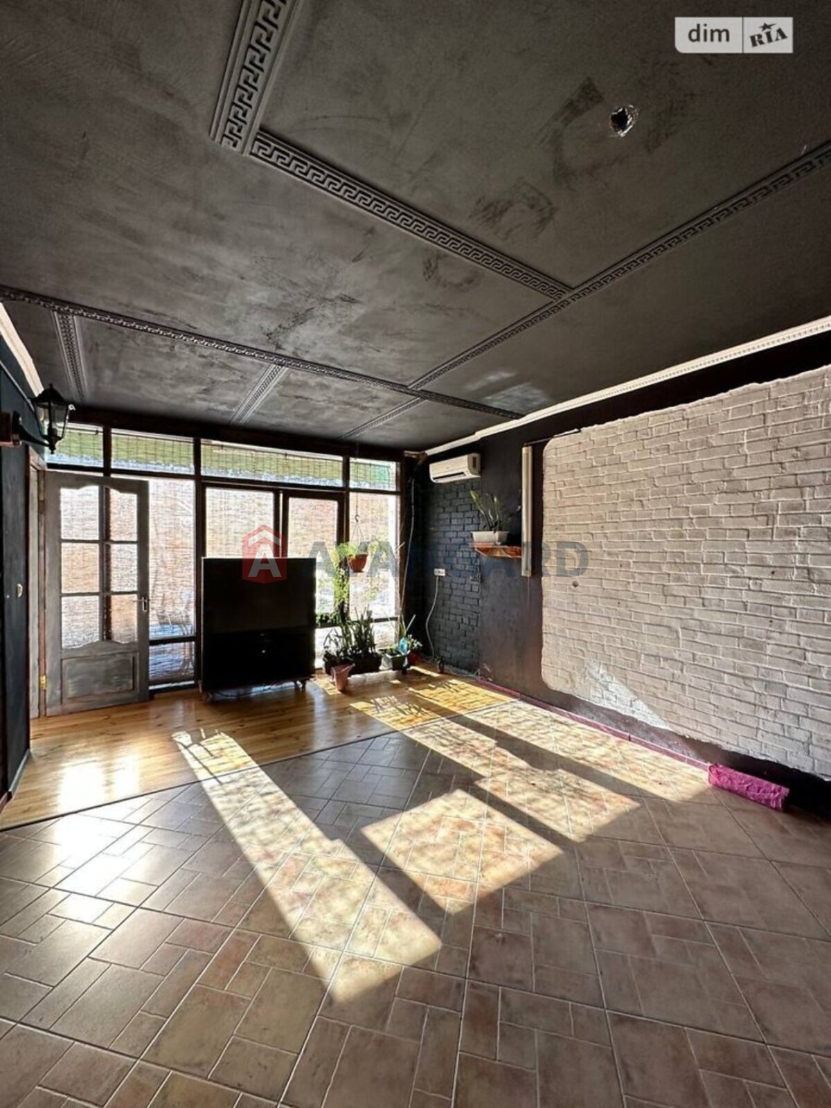 ������� �������, 65 ��.�. ���� 10